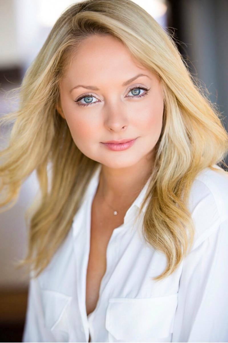 actor Chloë Crampton large photo