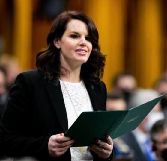 actor Michelle Ferreri large photo