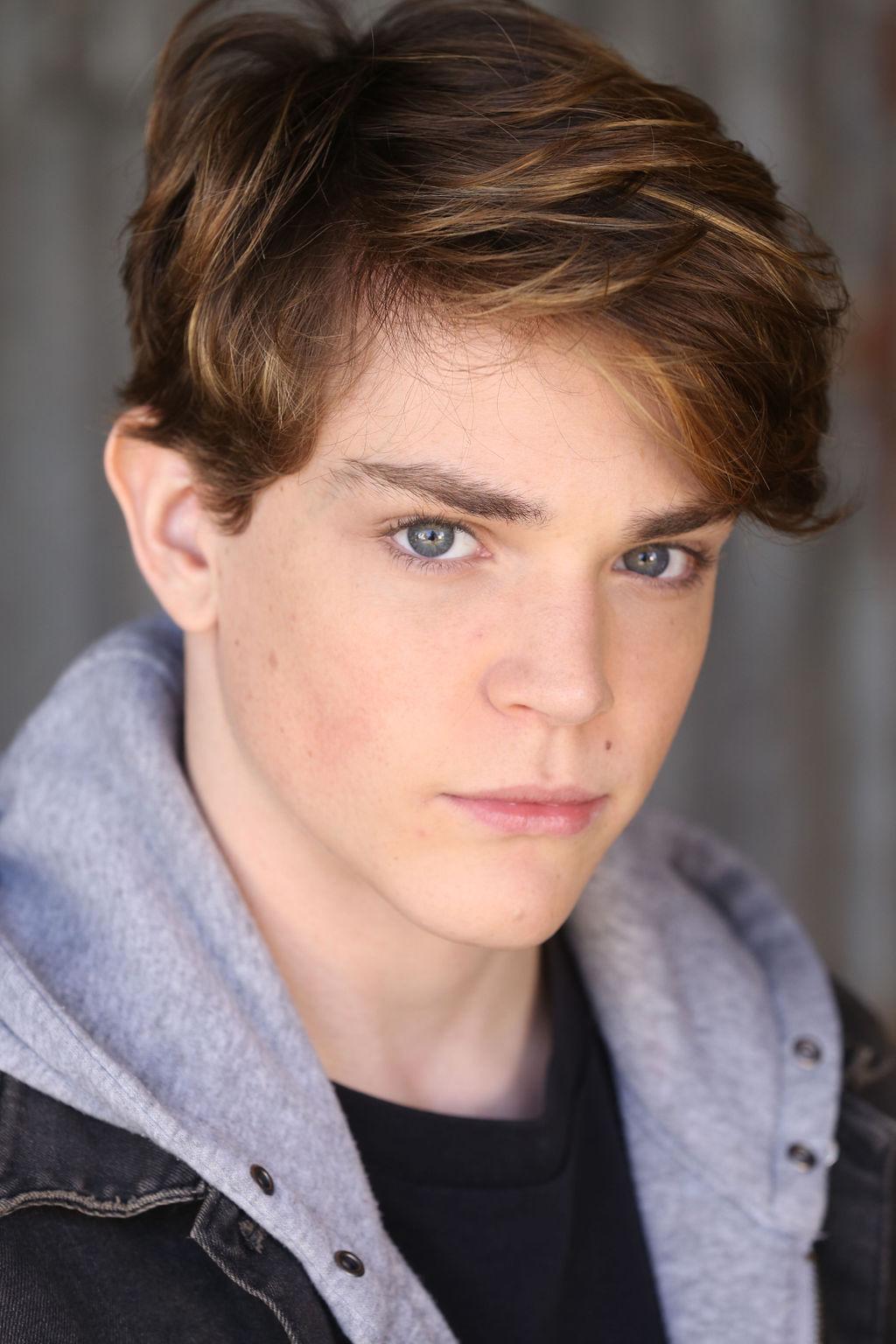 actor Hunter Wenzel large photo