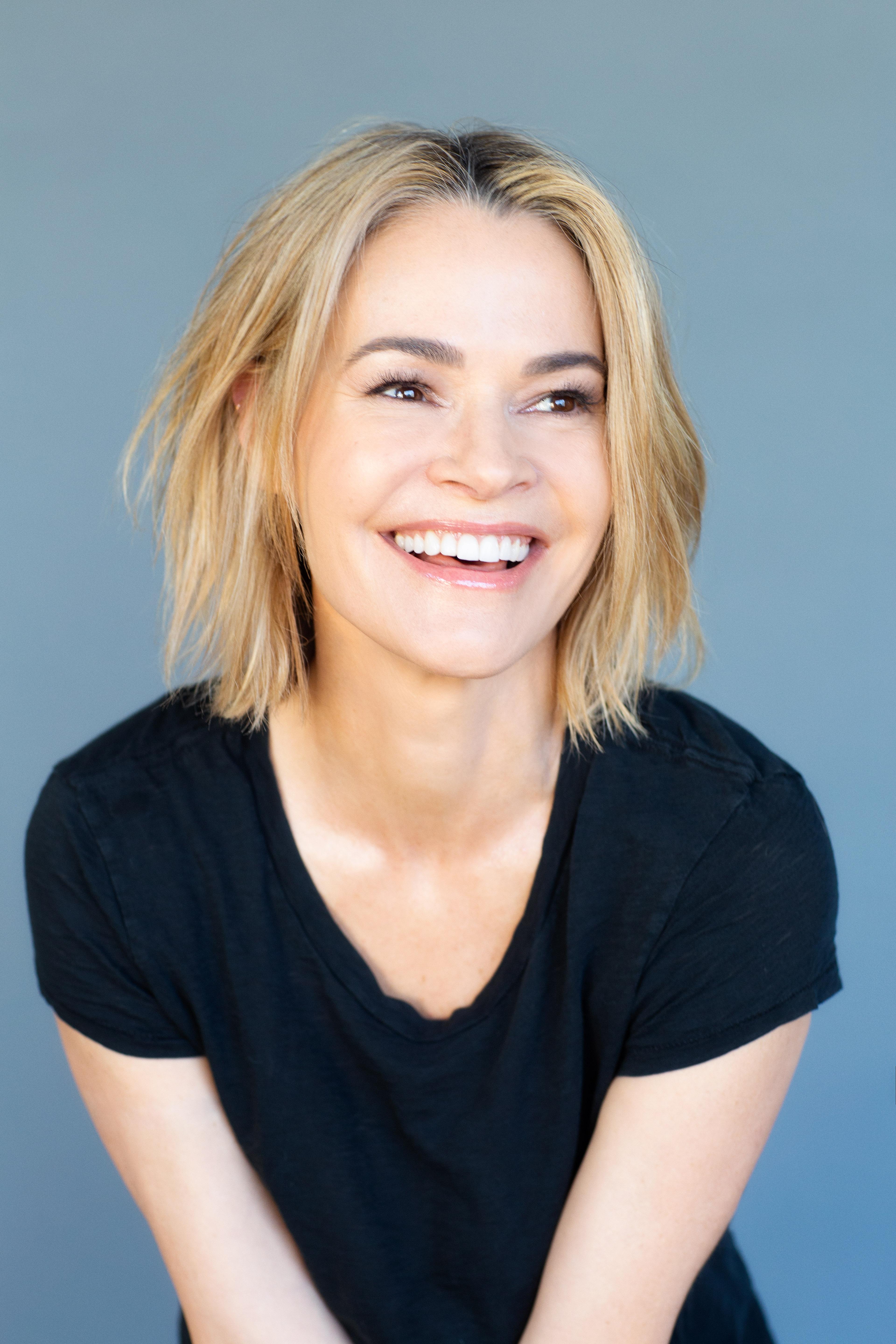 actor Leisha Hailey large photo