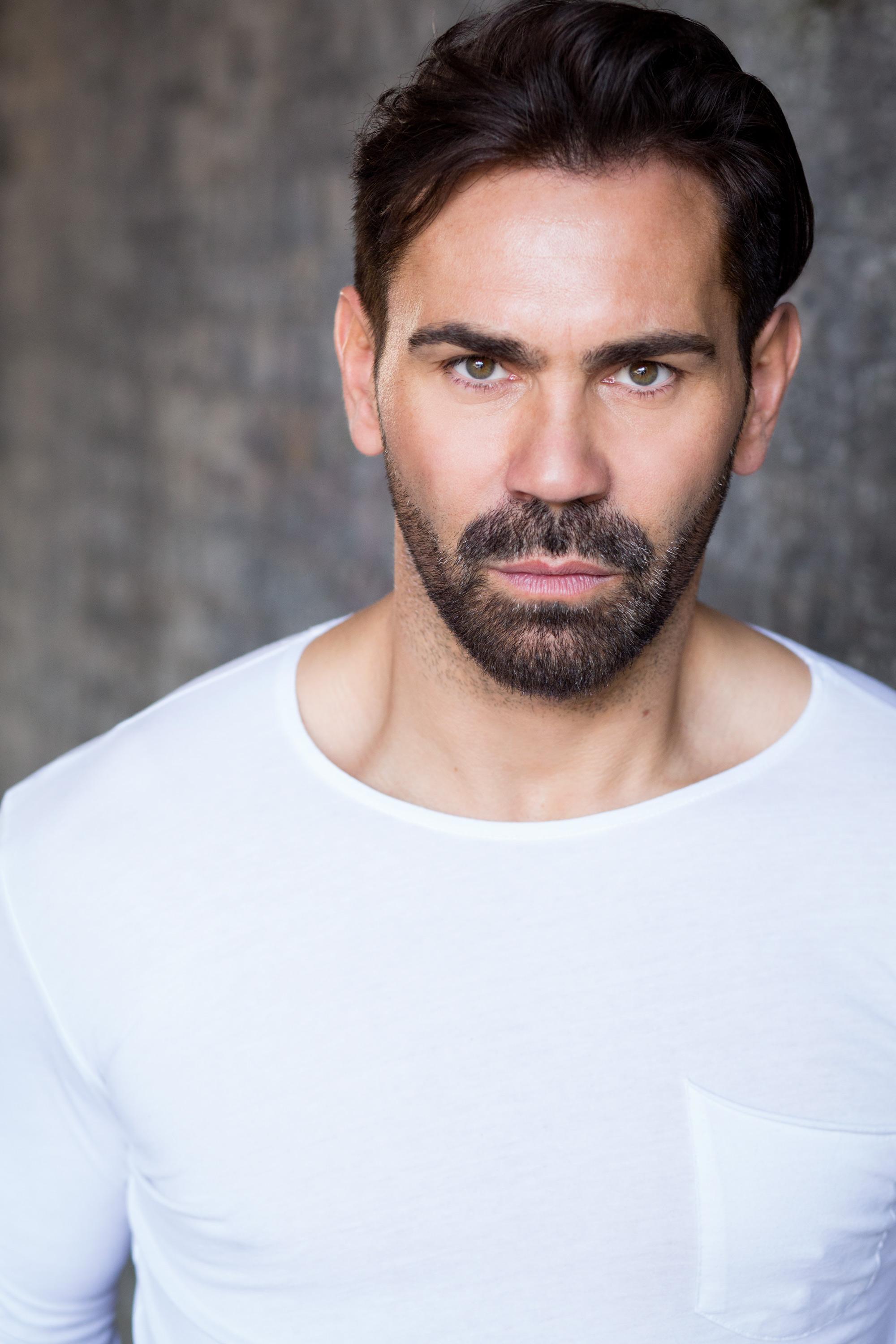 actor Tom Benedict Knight large photo