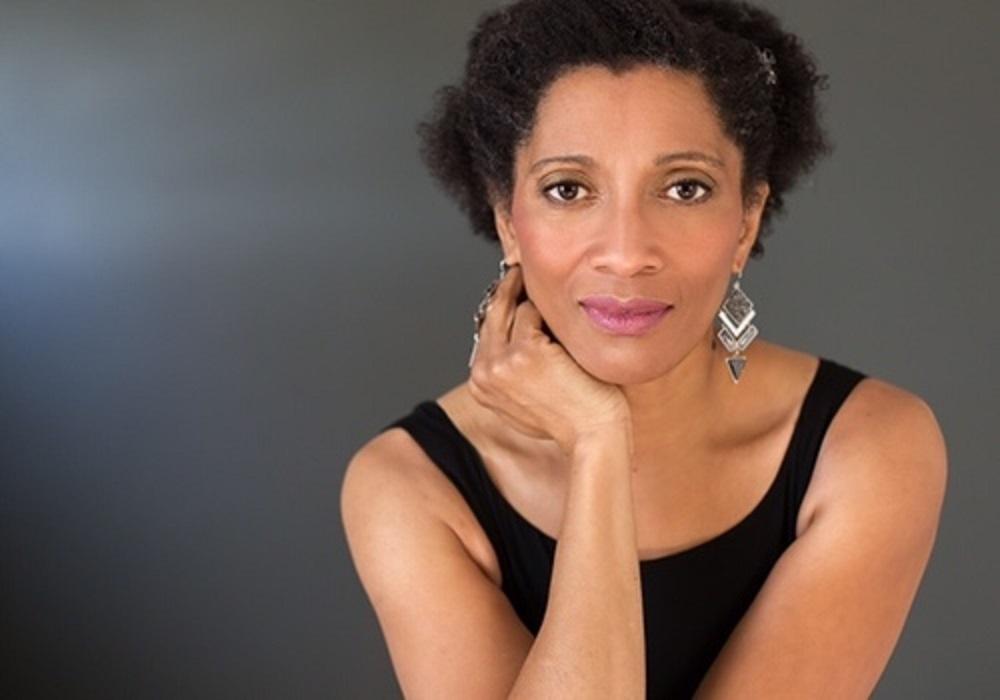 actor Joanne Reece large photo