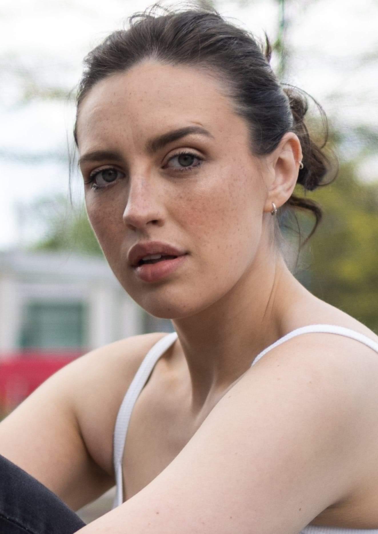 actor Emma Stacey large photo