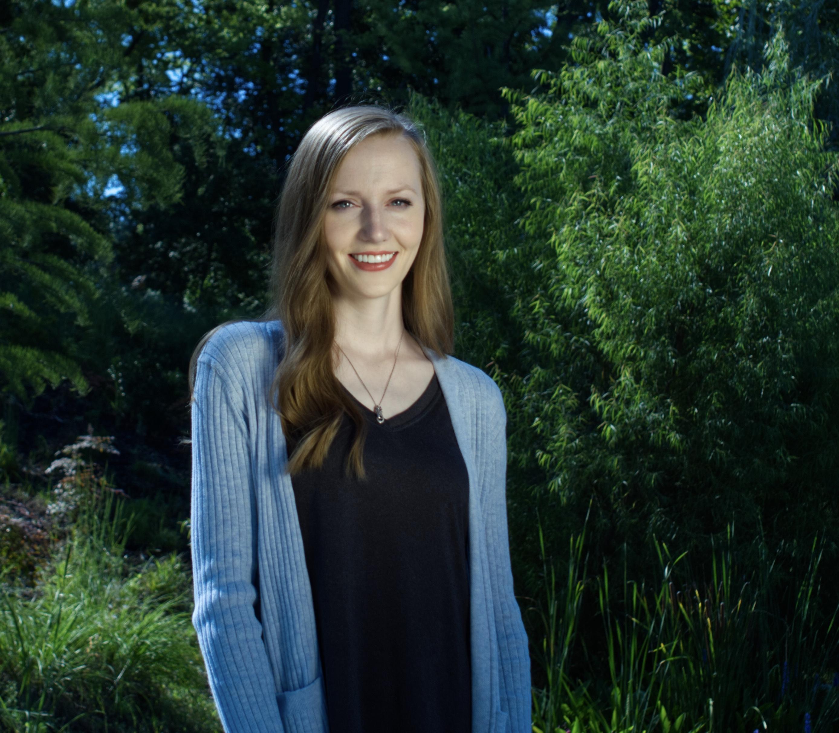 actor Erin Herring large photo