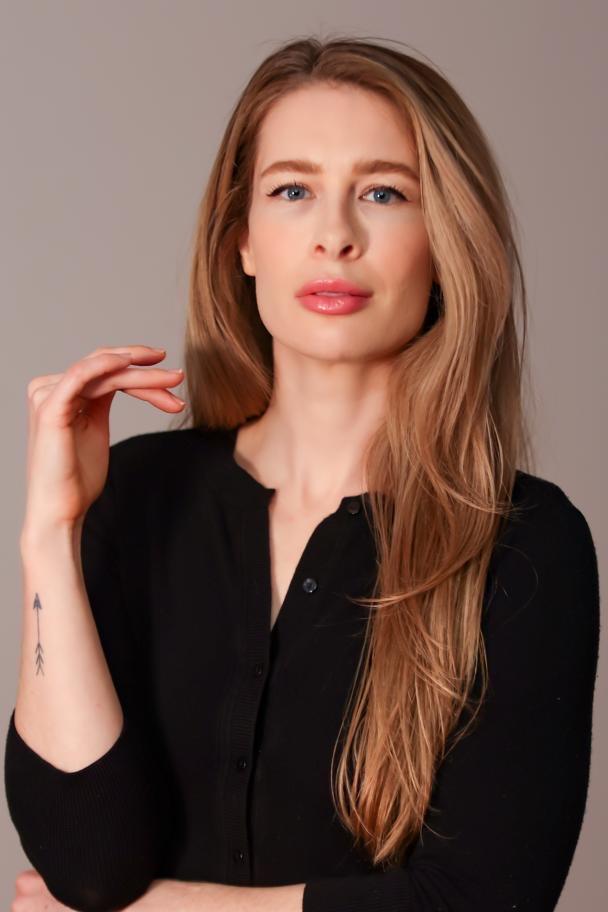 actor Emilyne Guglietti large photo