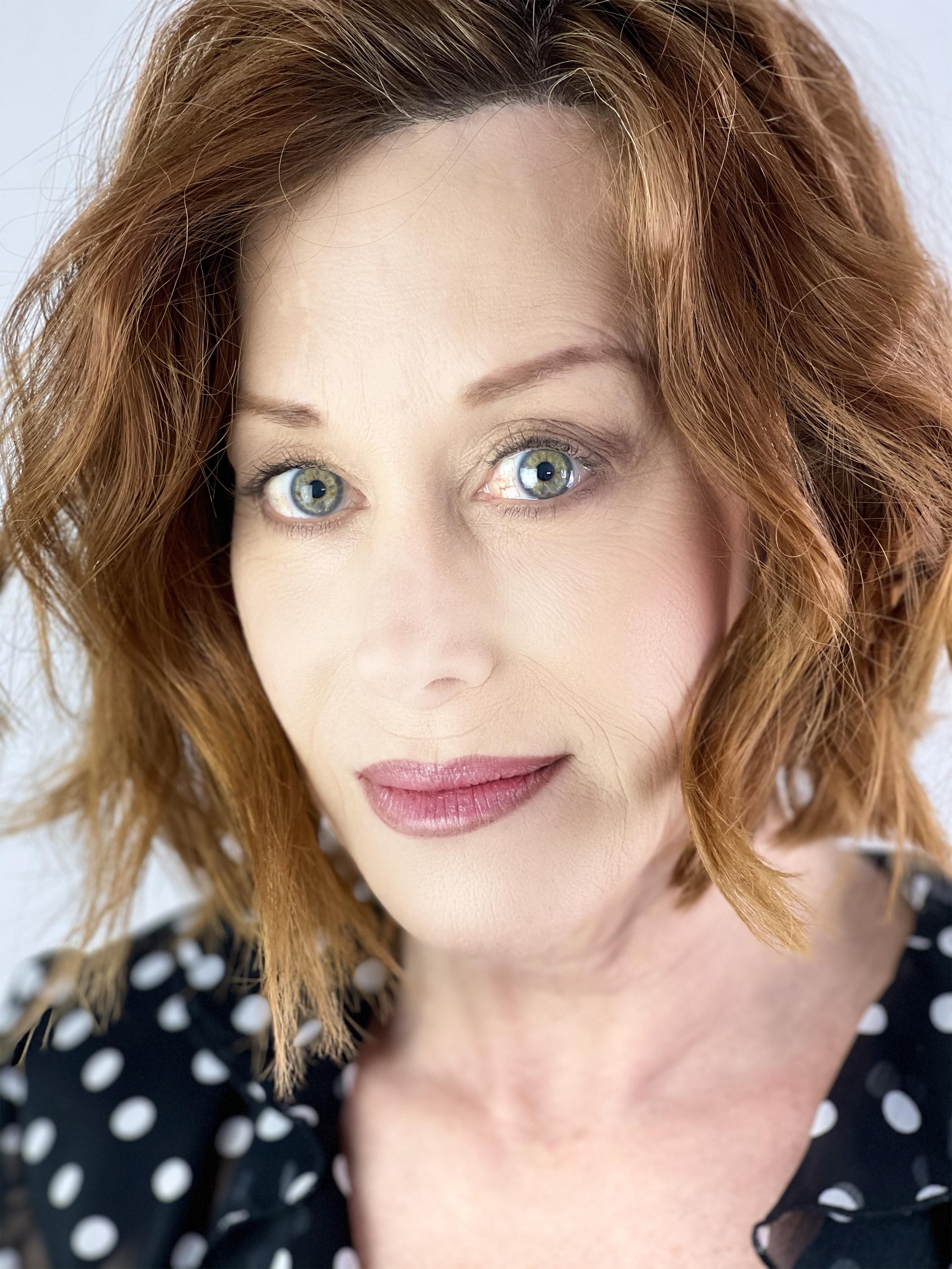 actor Carrie Drazek large photo