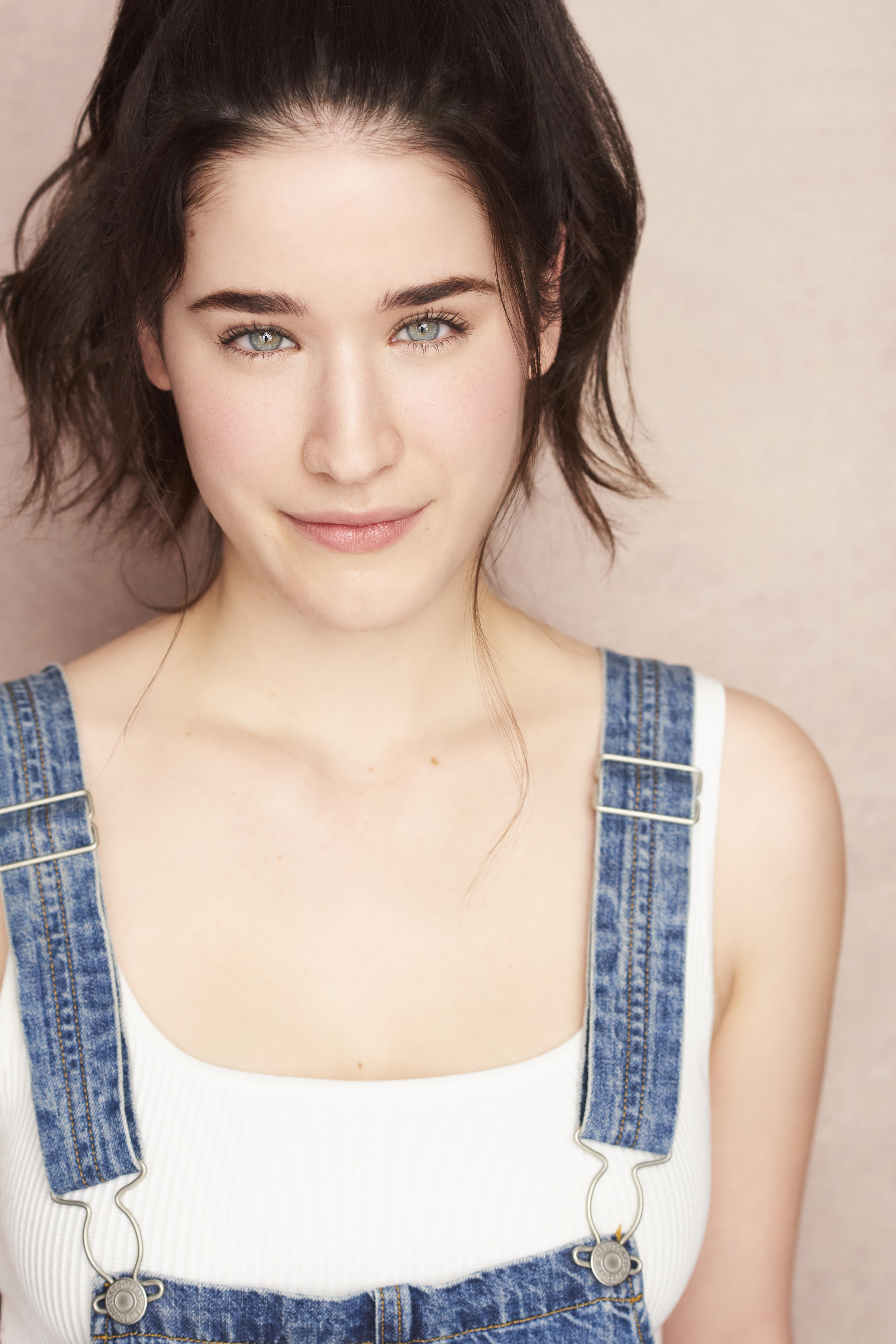 actor Rebecca Huey large photo