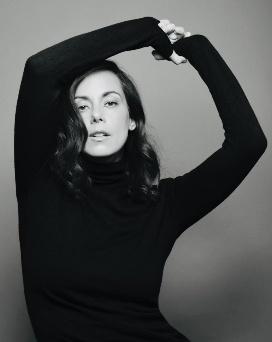 actor Gabriela de la Garza large photo