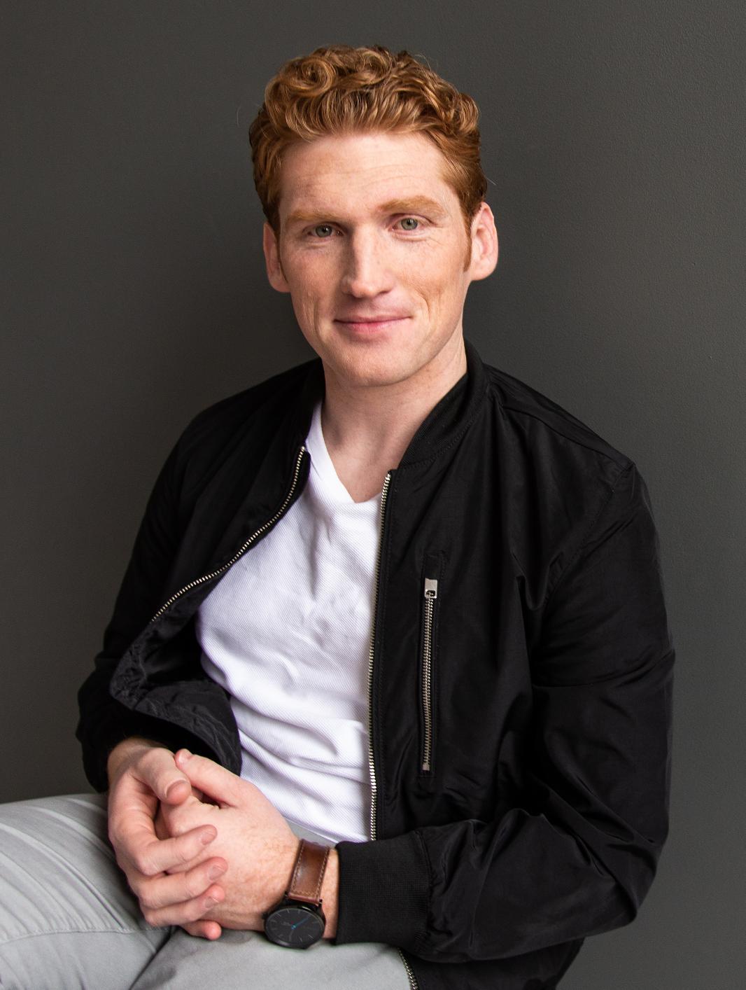 actor Stuart Edge large photo