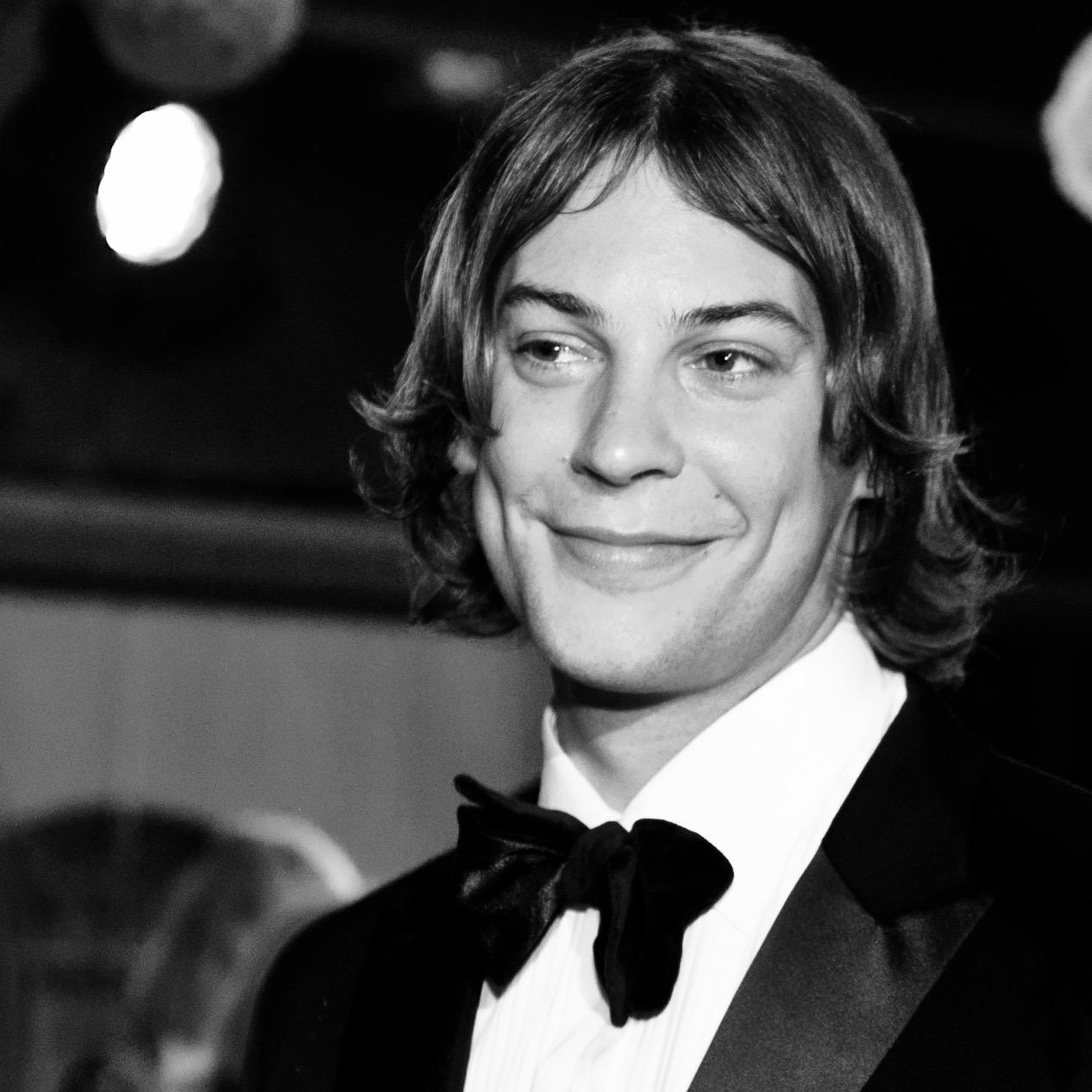 actor Angus Sutherland large photo