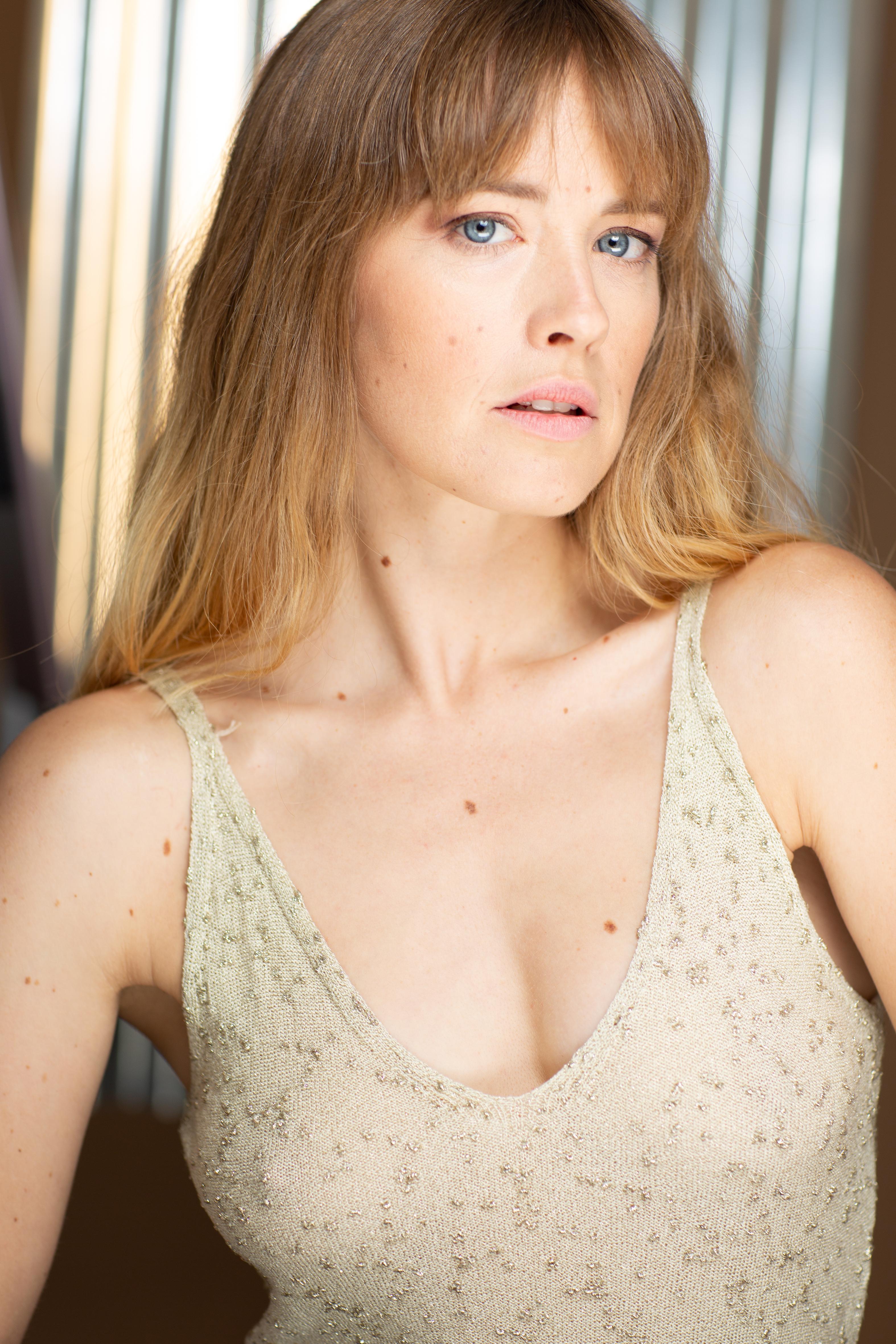 actor Emma Griffin large photo