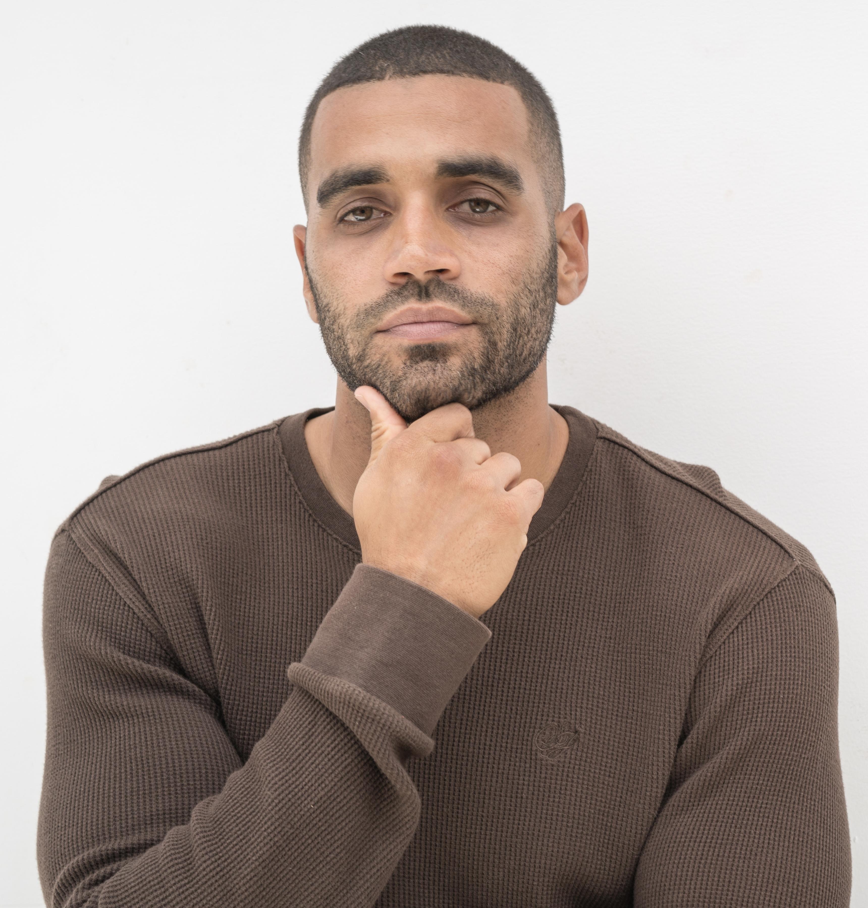 actor Avi Bernard large photo