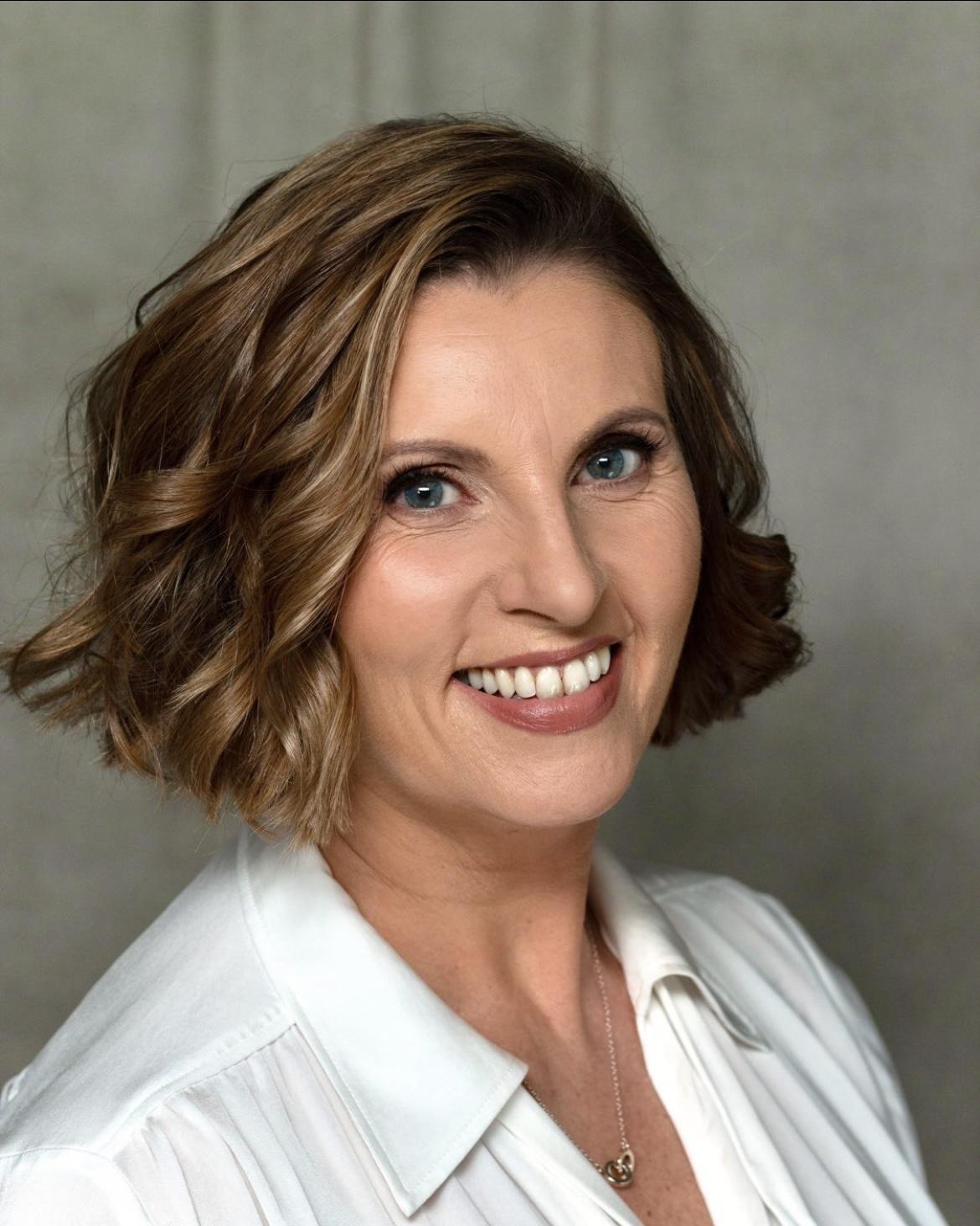 actor Sarah Annett large photo