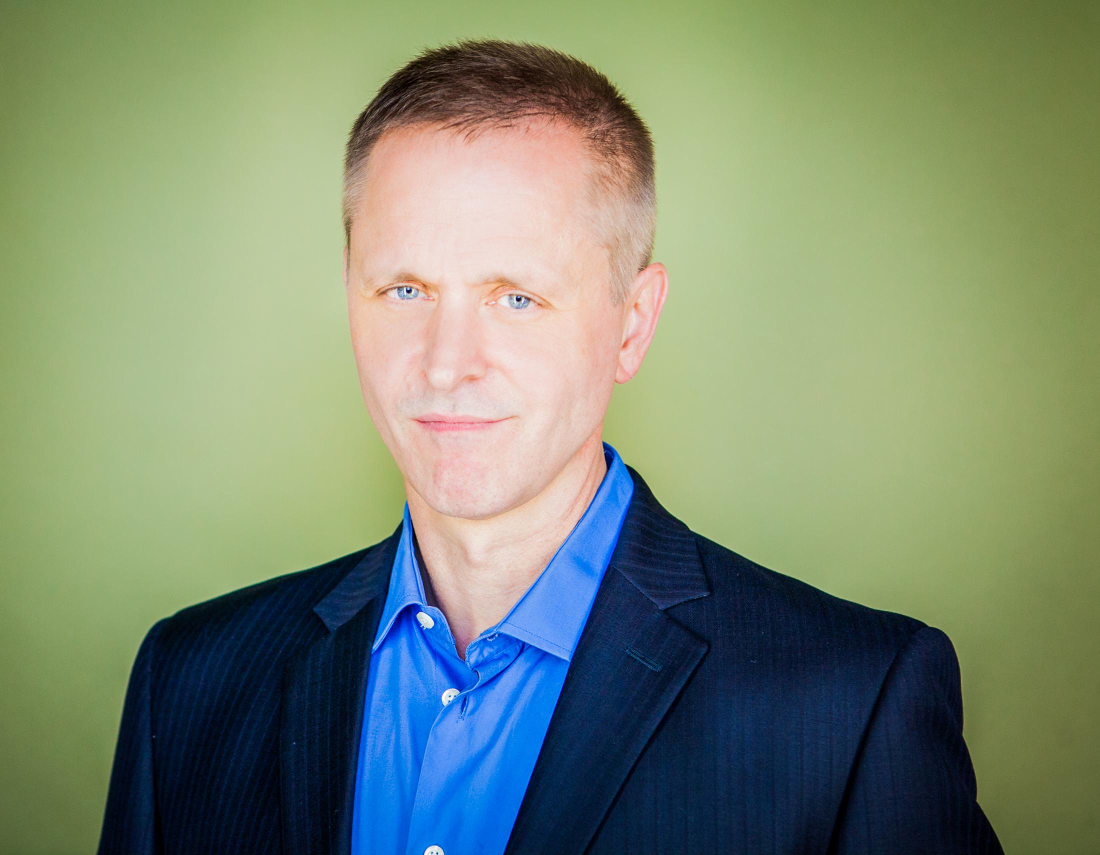 actor Thomas Saunders large photo