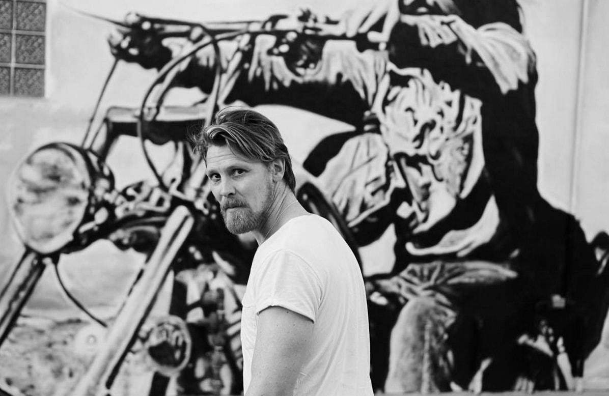 actor Gijs Naber large photo