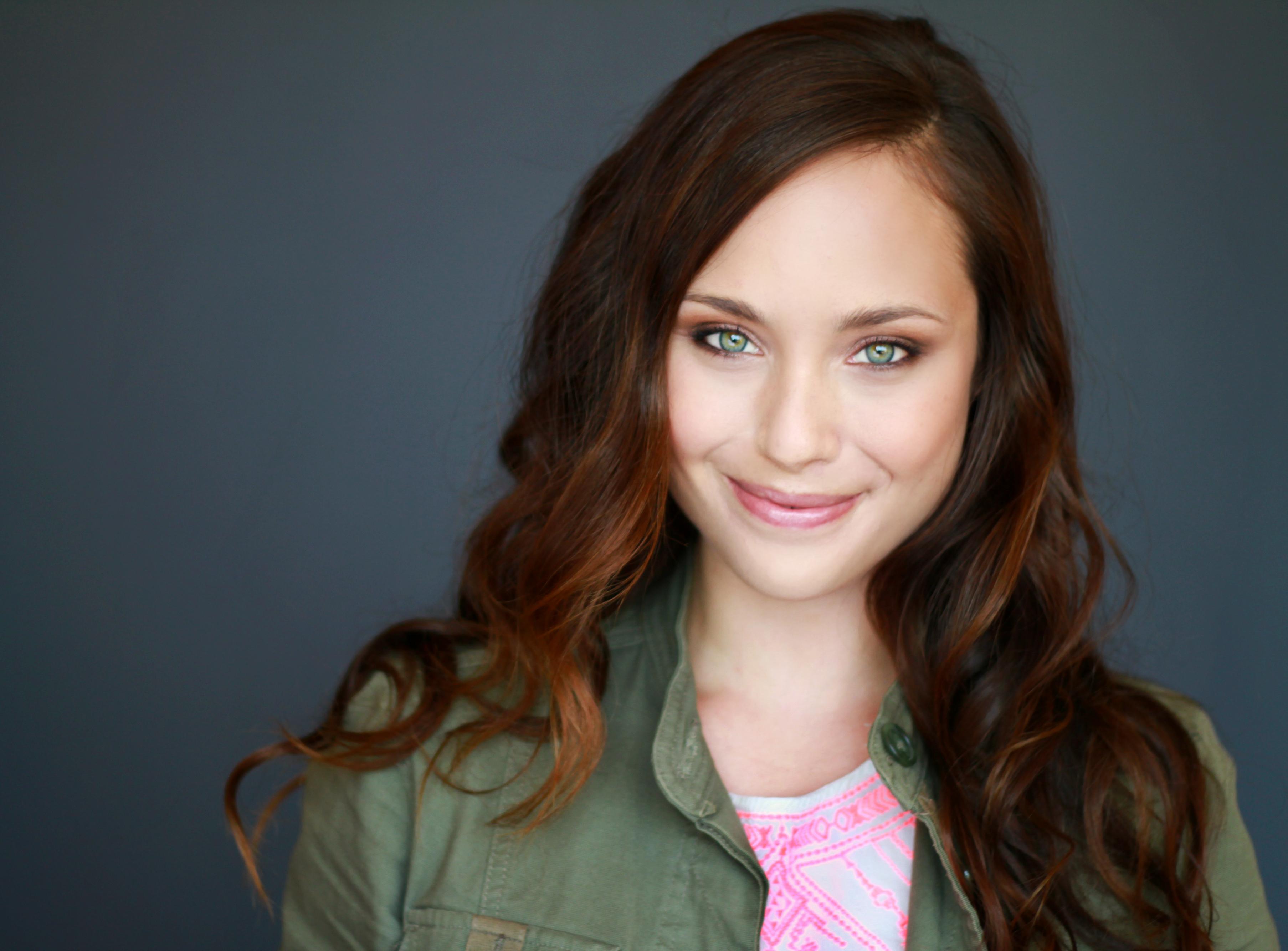 actor Sarah Stunt large photo