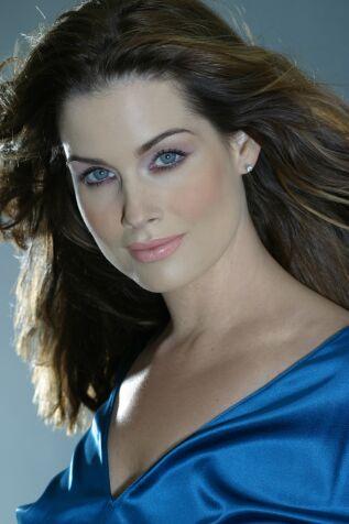 actor Carrie Stevens large photo