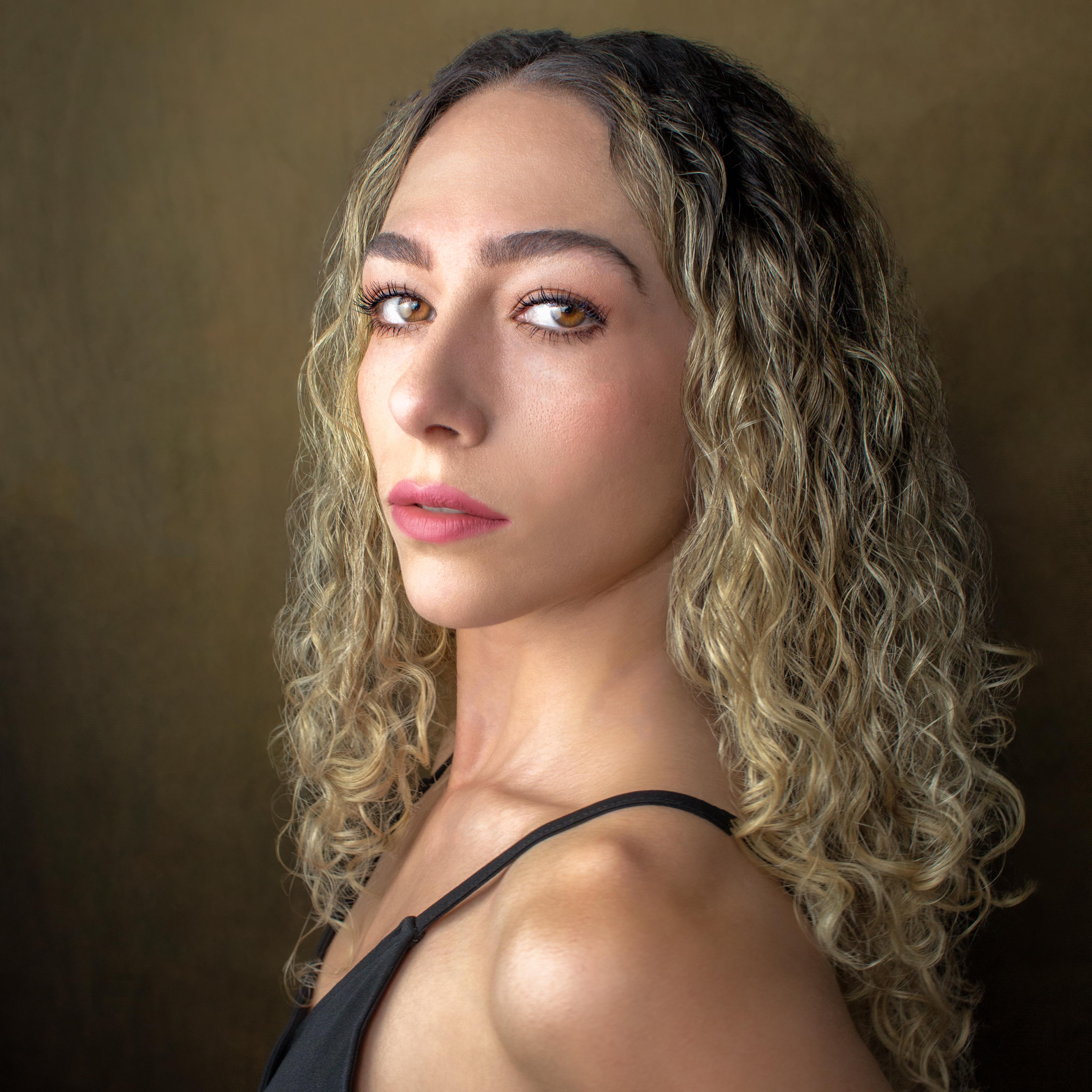 actor Alexanna Brier large photo