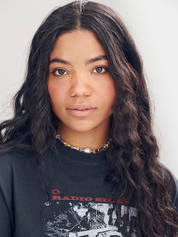 actor Silvia Dionicio large photo