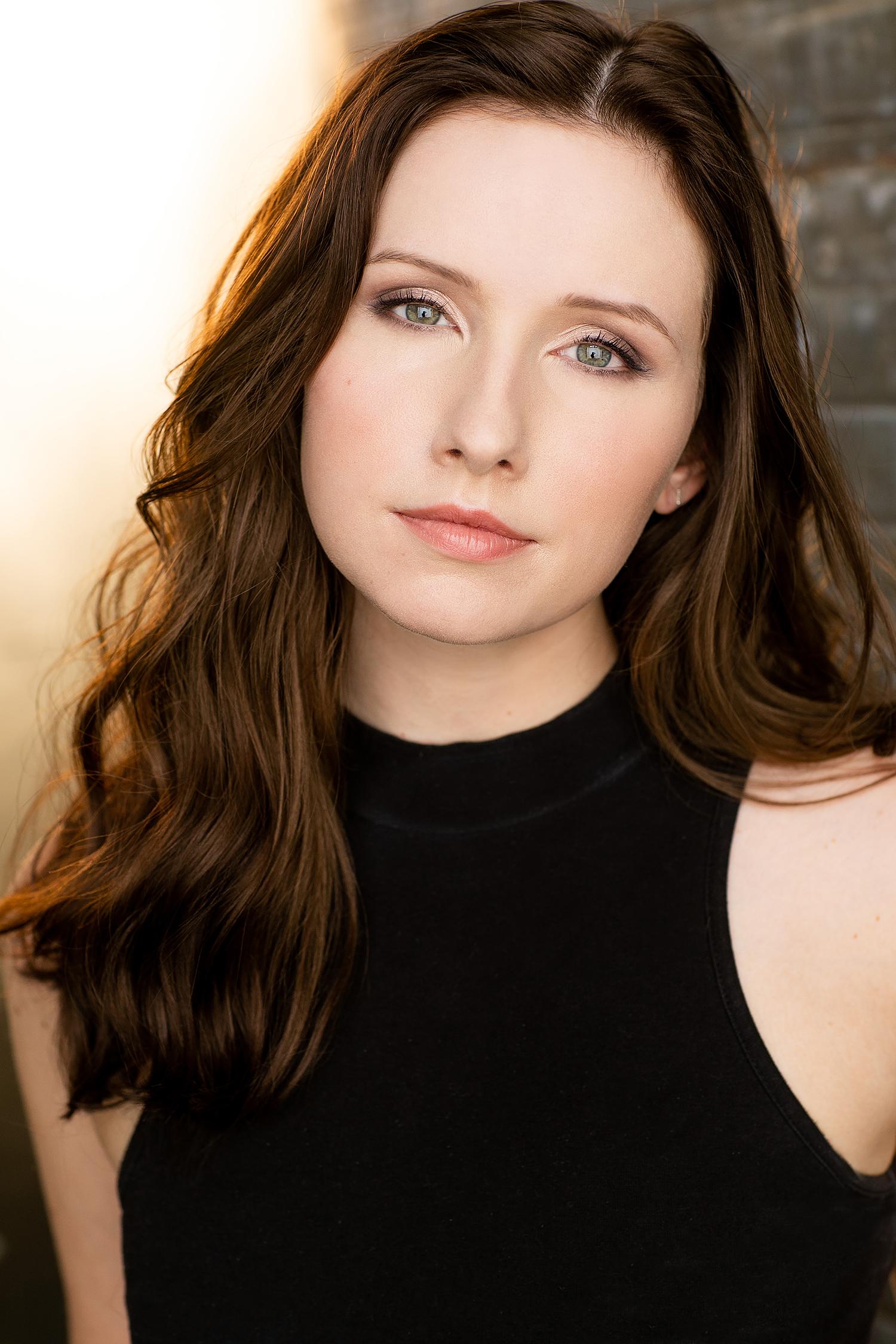 actor Lauren Paulis large photo