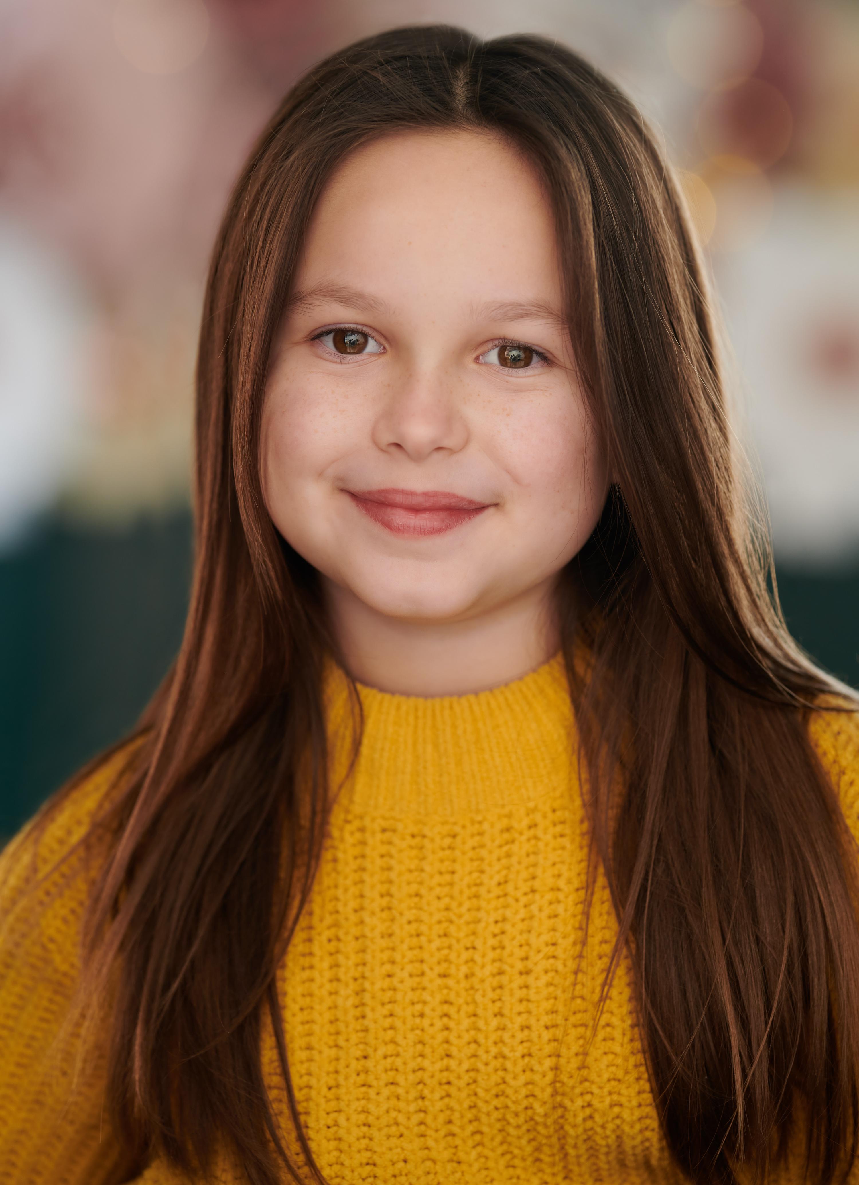 actor Taya Messier large photo