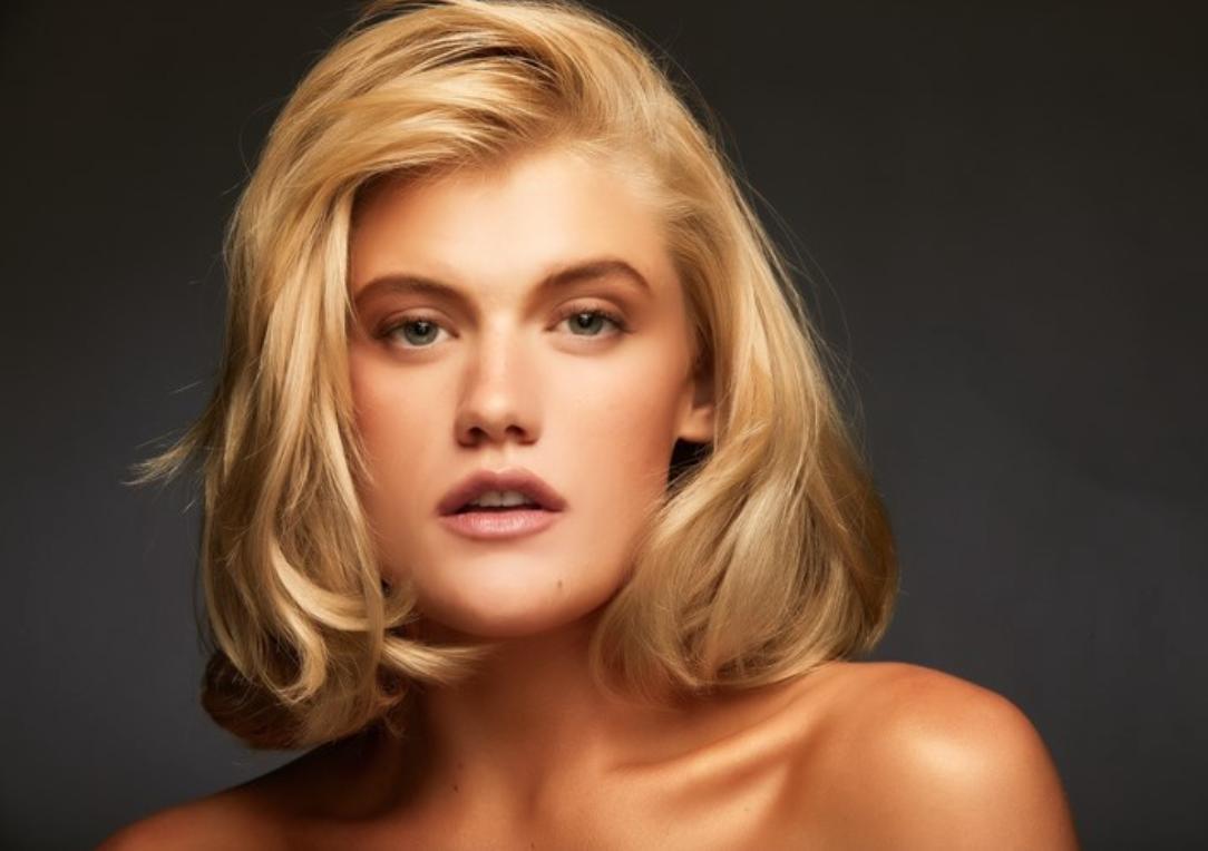 actor Sarah Polednak large photo