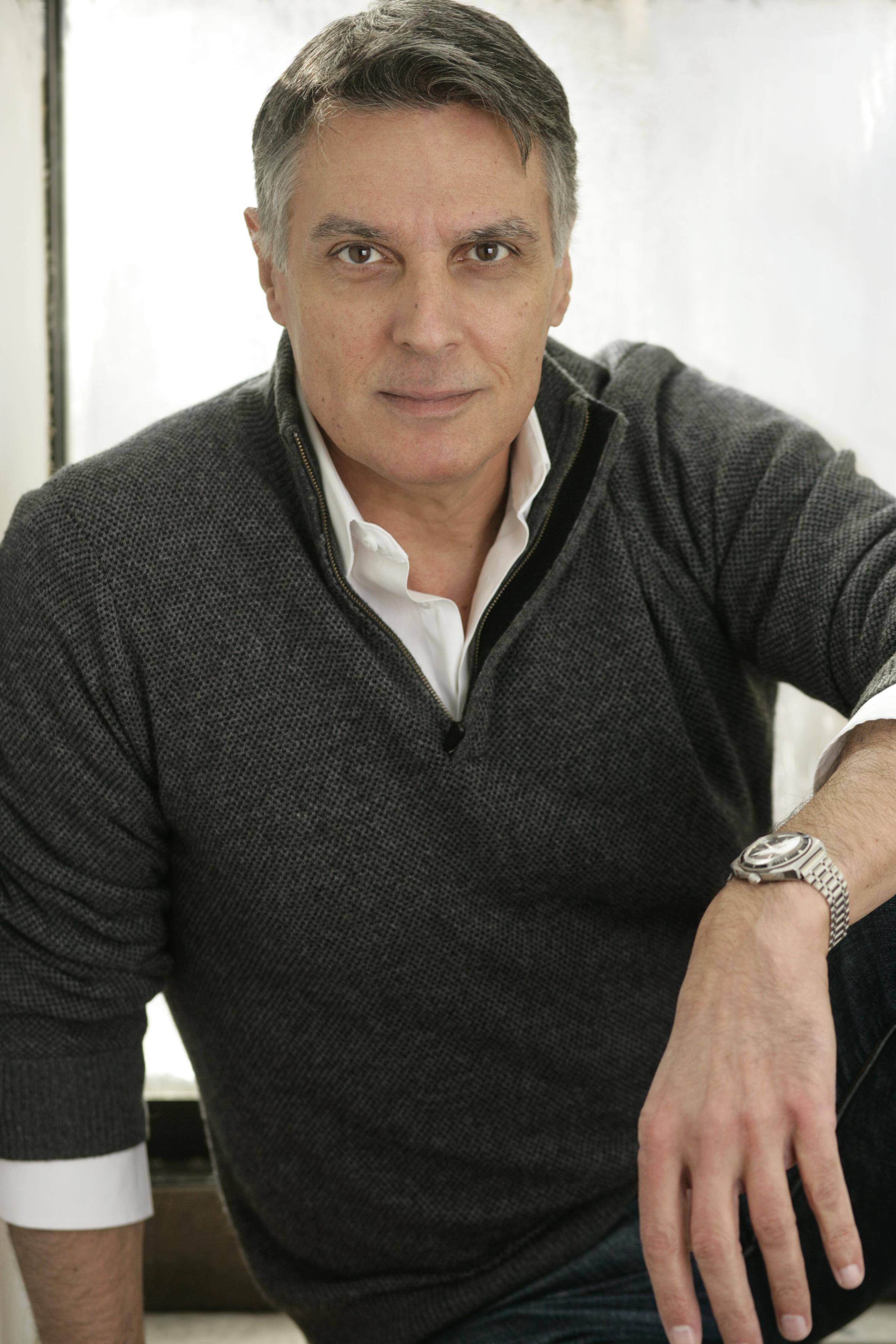 actor Robert Cuccioli large photo