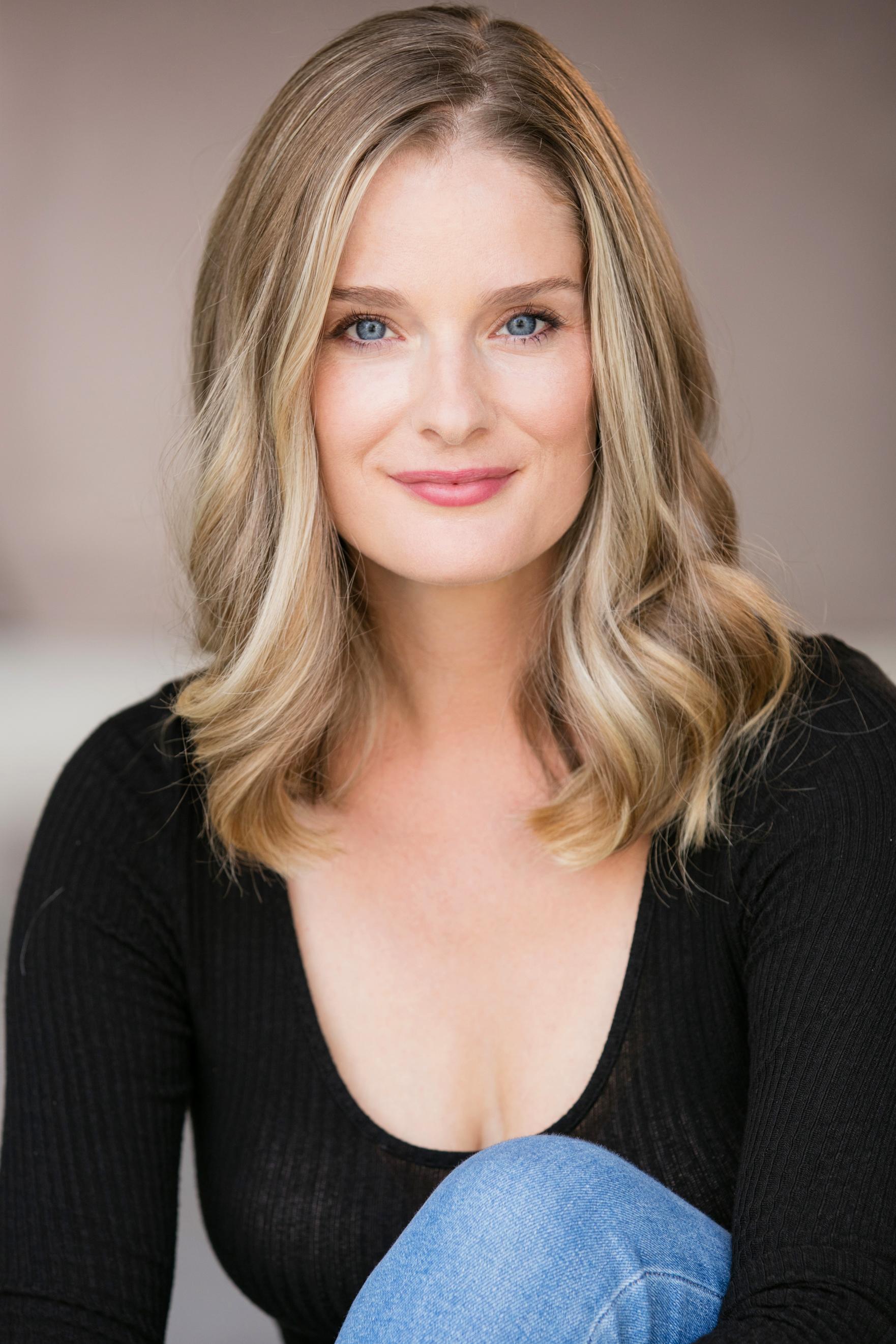 actor Elizabeth Sandy large photo