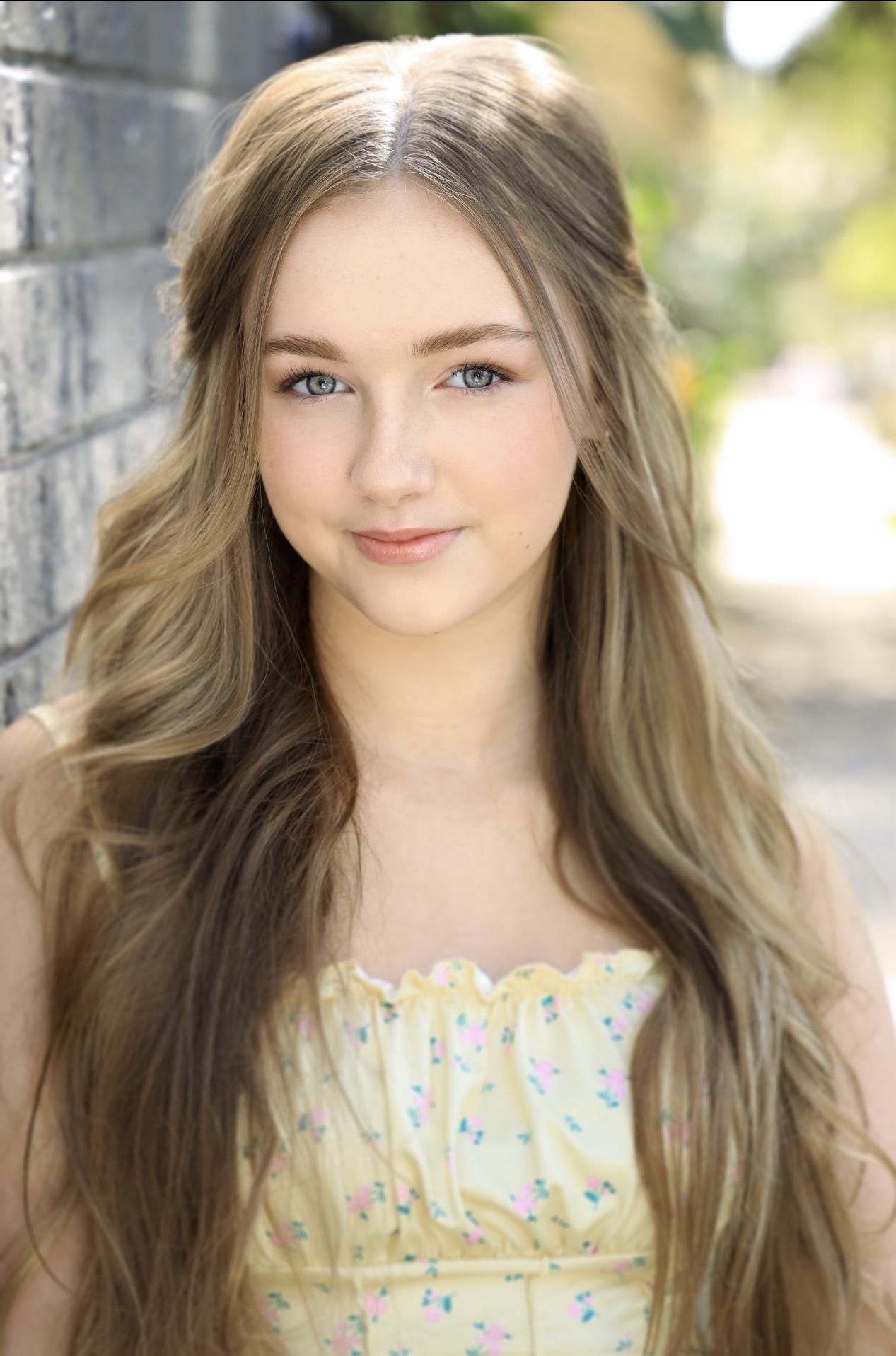 actor Zahlee Moore large photo