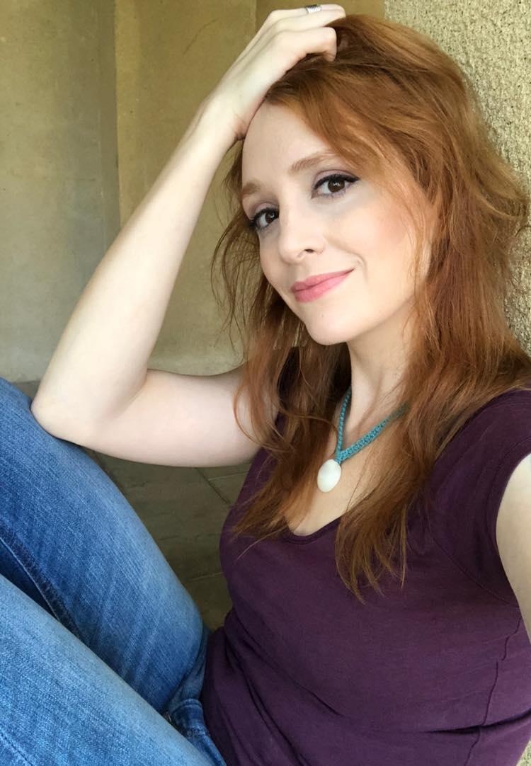 actor Holly Conroy large photo