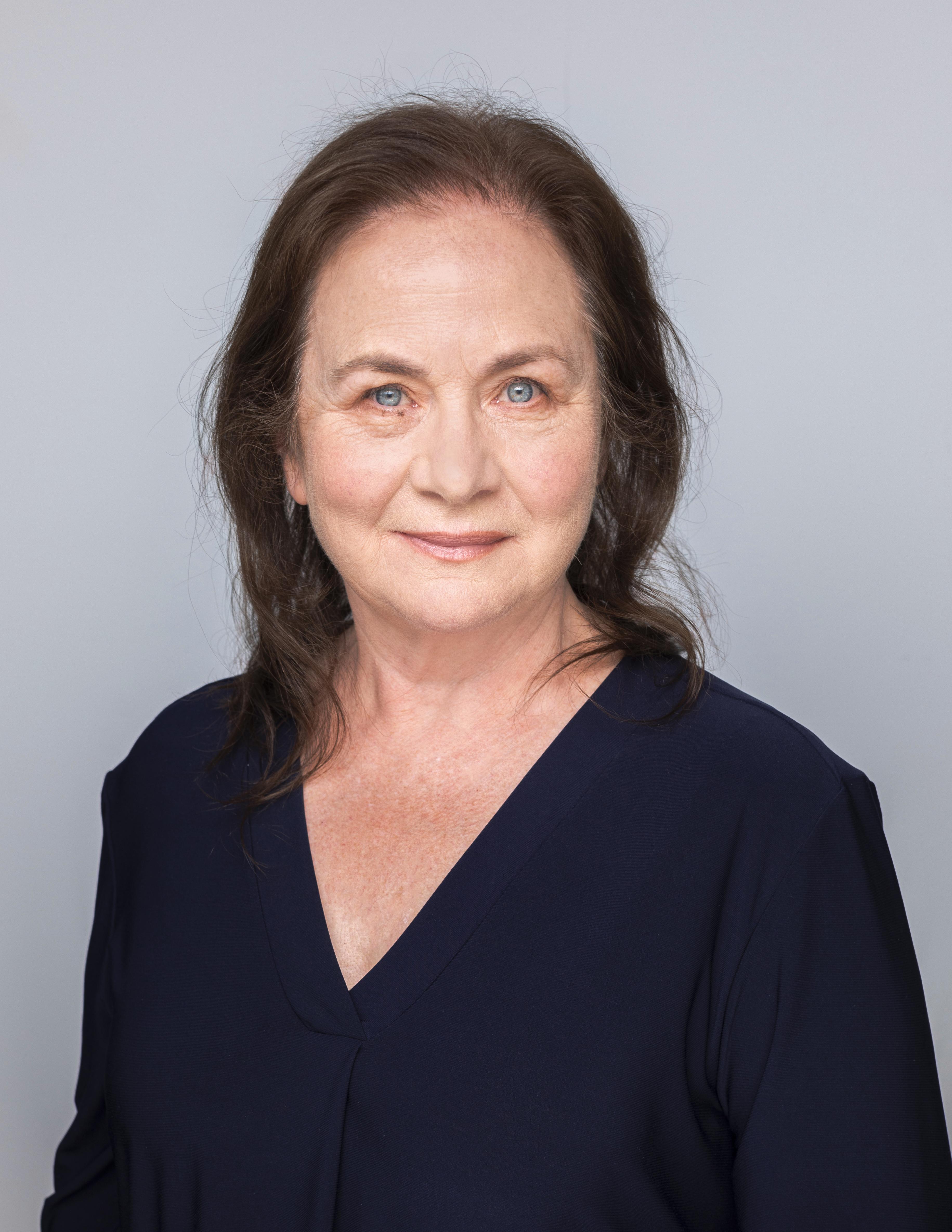 actor Verity Higgins large photo