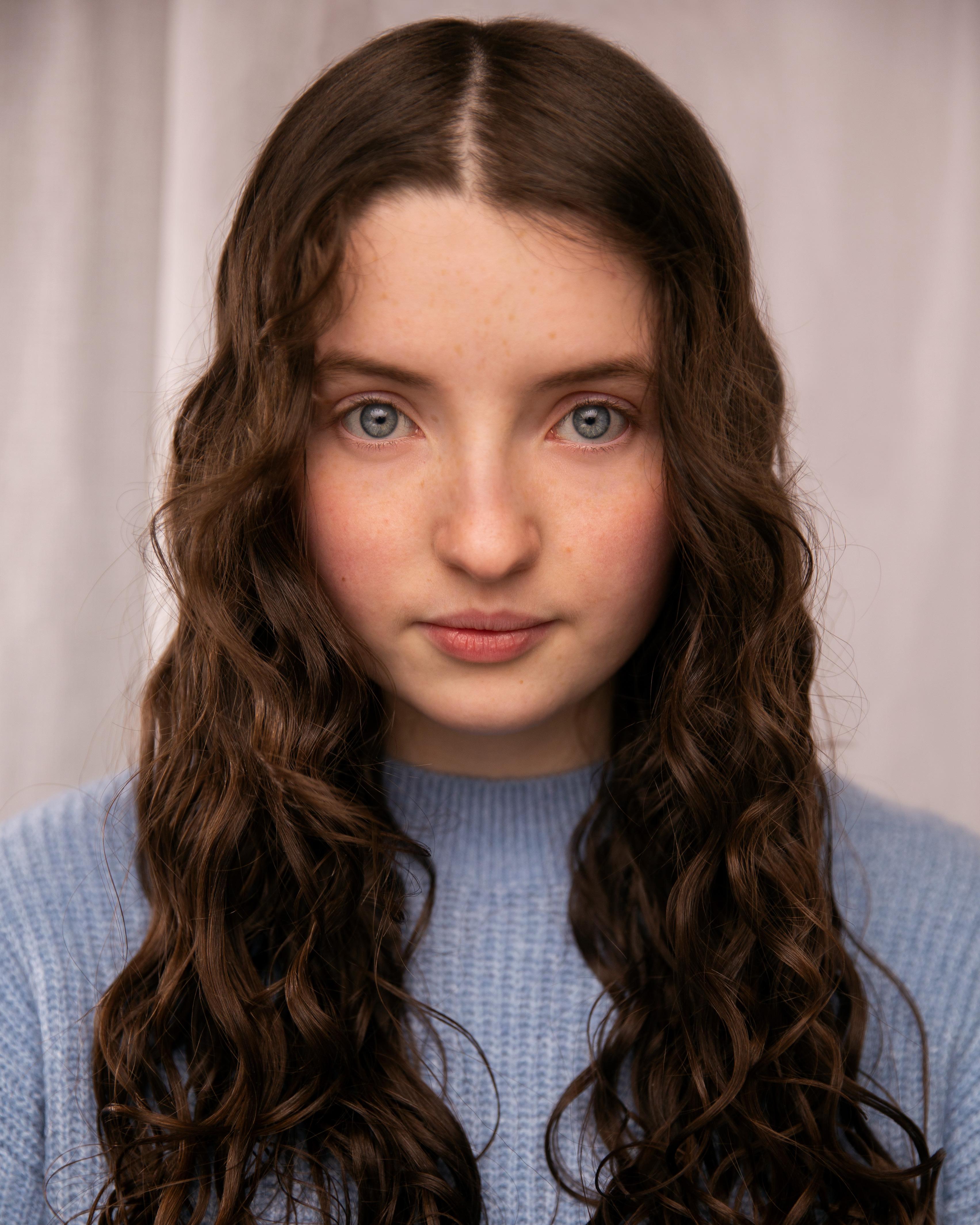 actor Lucy Halliday large photo