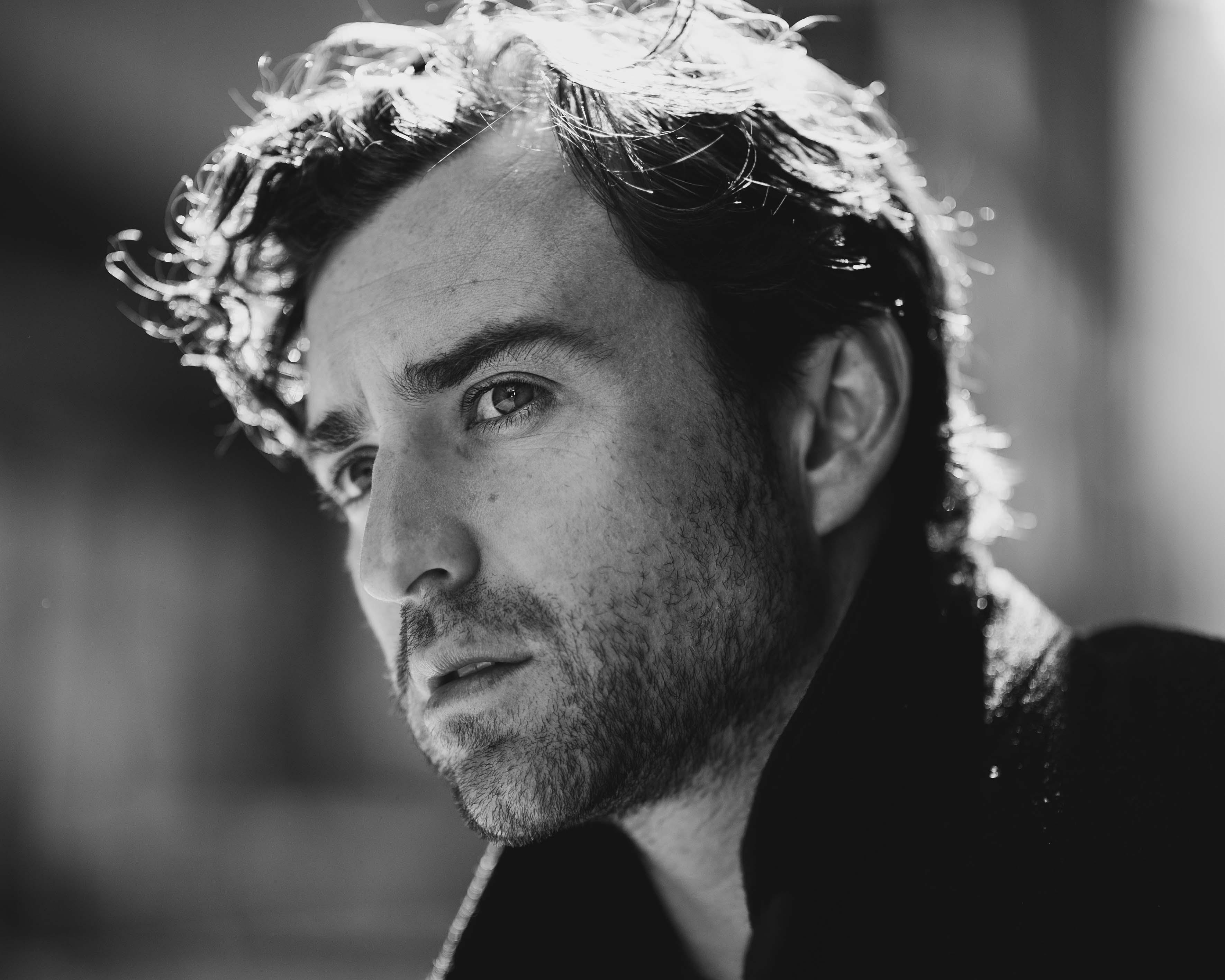 actor Johnny Carr large photo