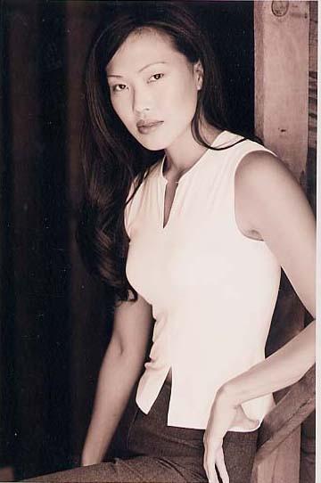 actor Angela Uyeda large photo