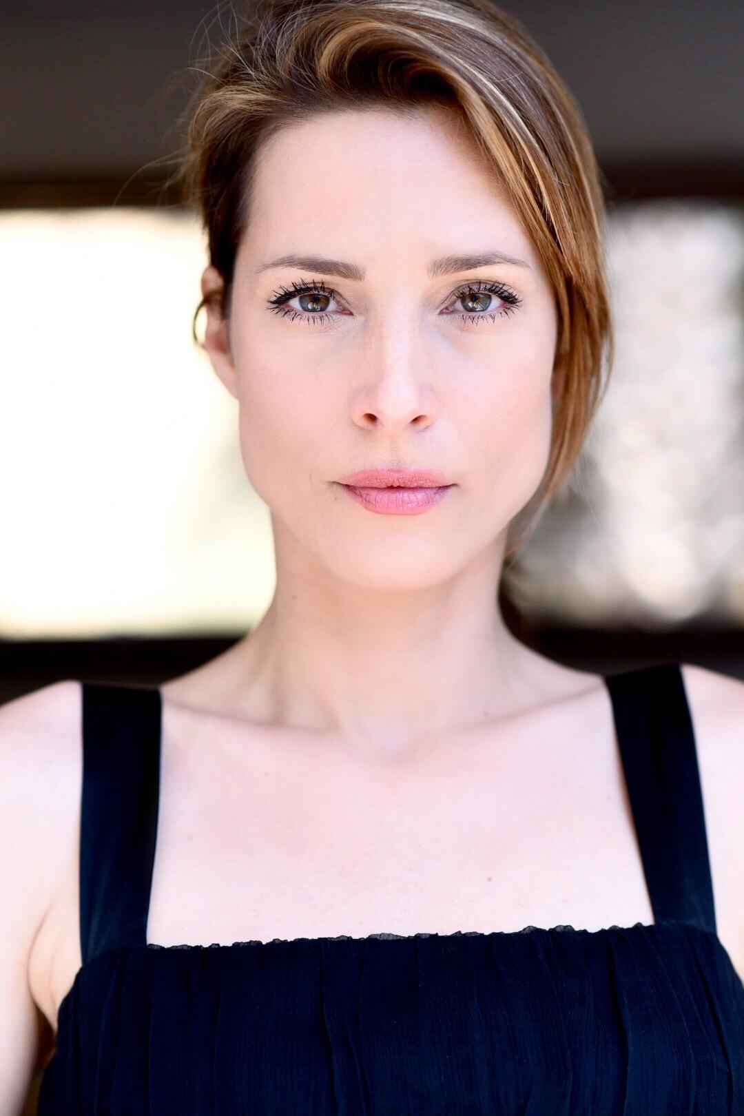 actor Nikolett Barabas large photo