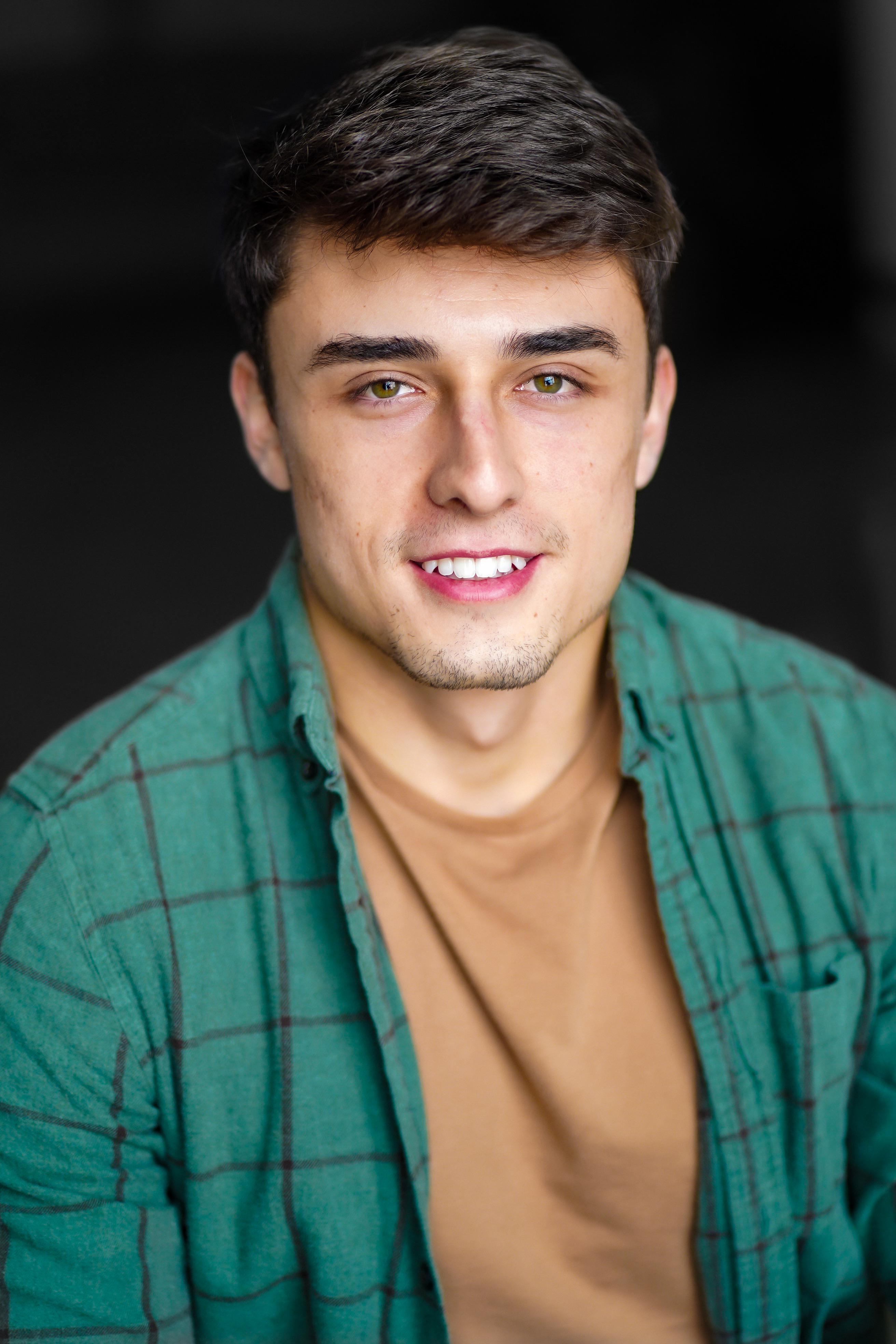 actor Andrew Bursiaga large photo