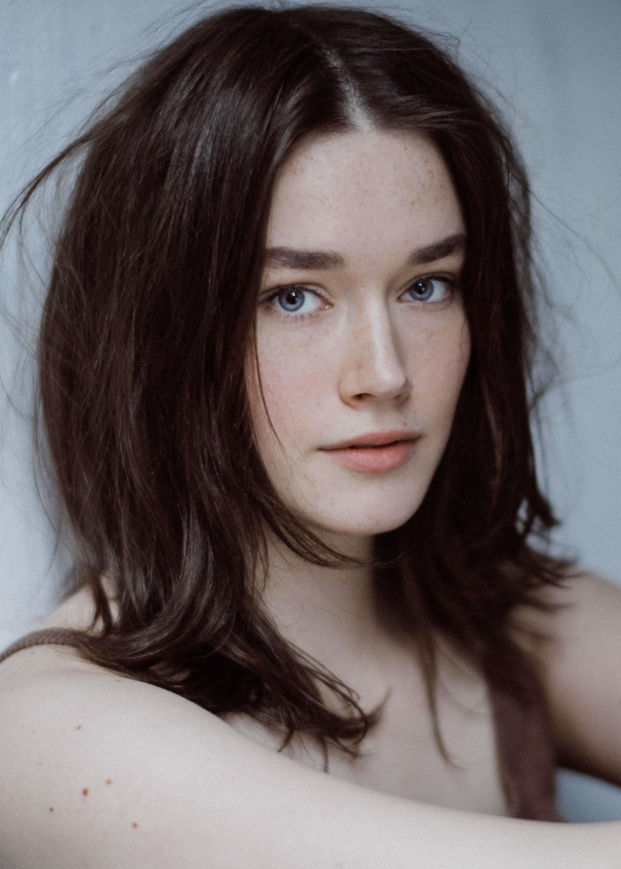 actor Hattie Hook large photo