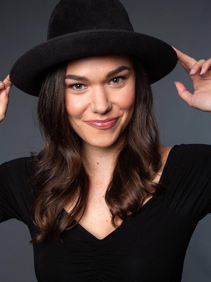 actor Kelly Russo large photo