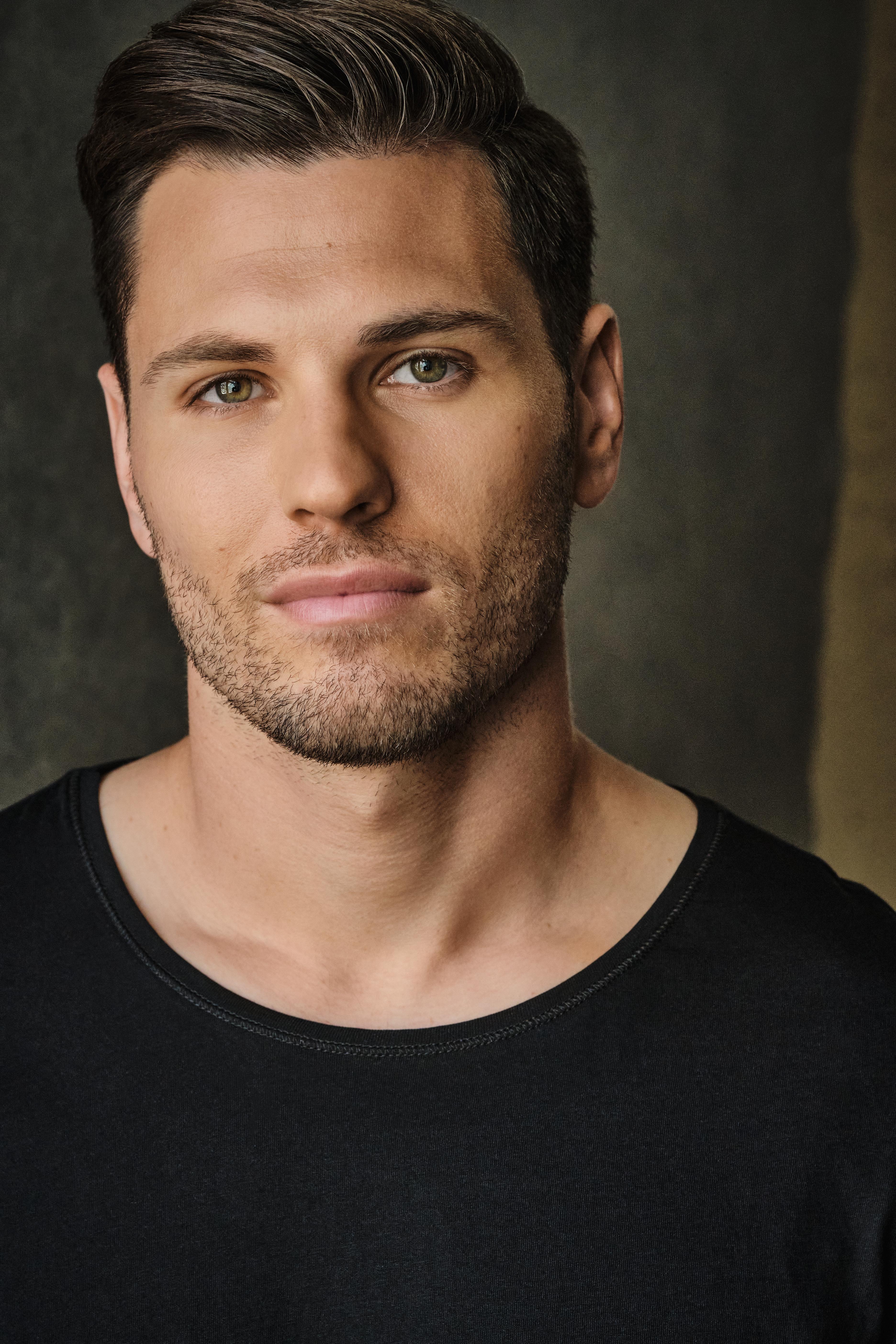 actor Craig Geoghan large photo