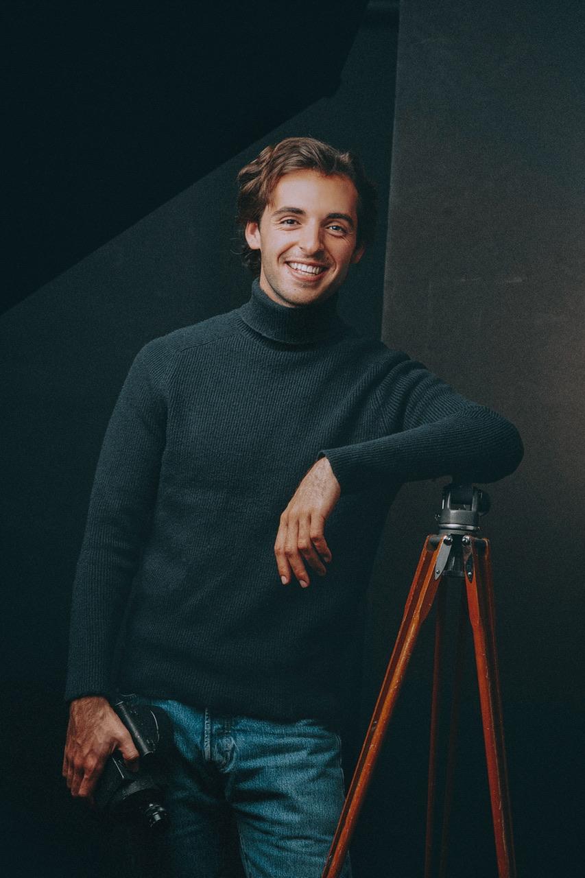 actor Elliott Hasler large photo