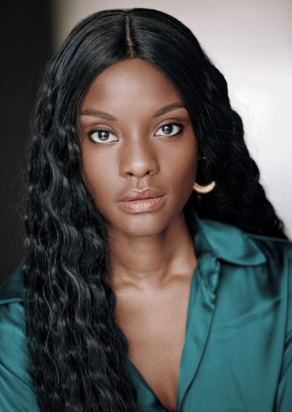 actor Christina Gray large photo