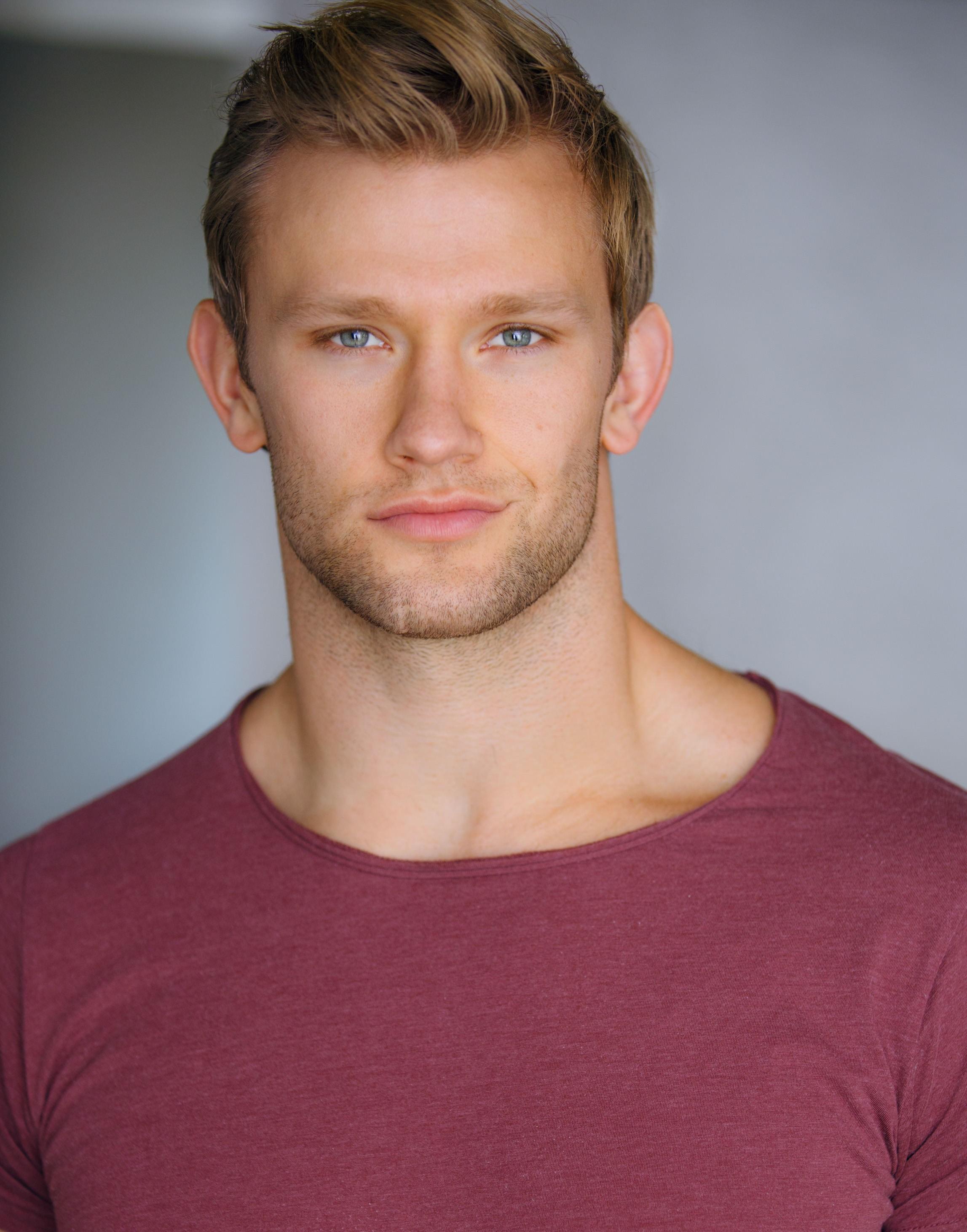 actor Anton Narinskiy large photo