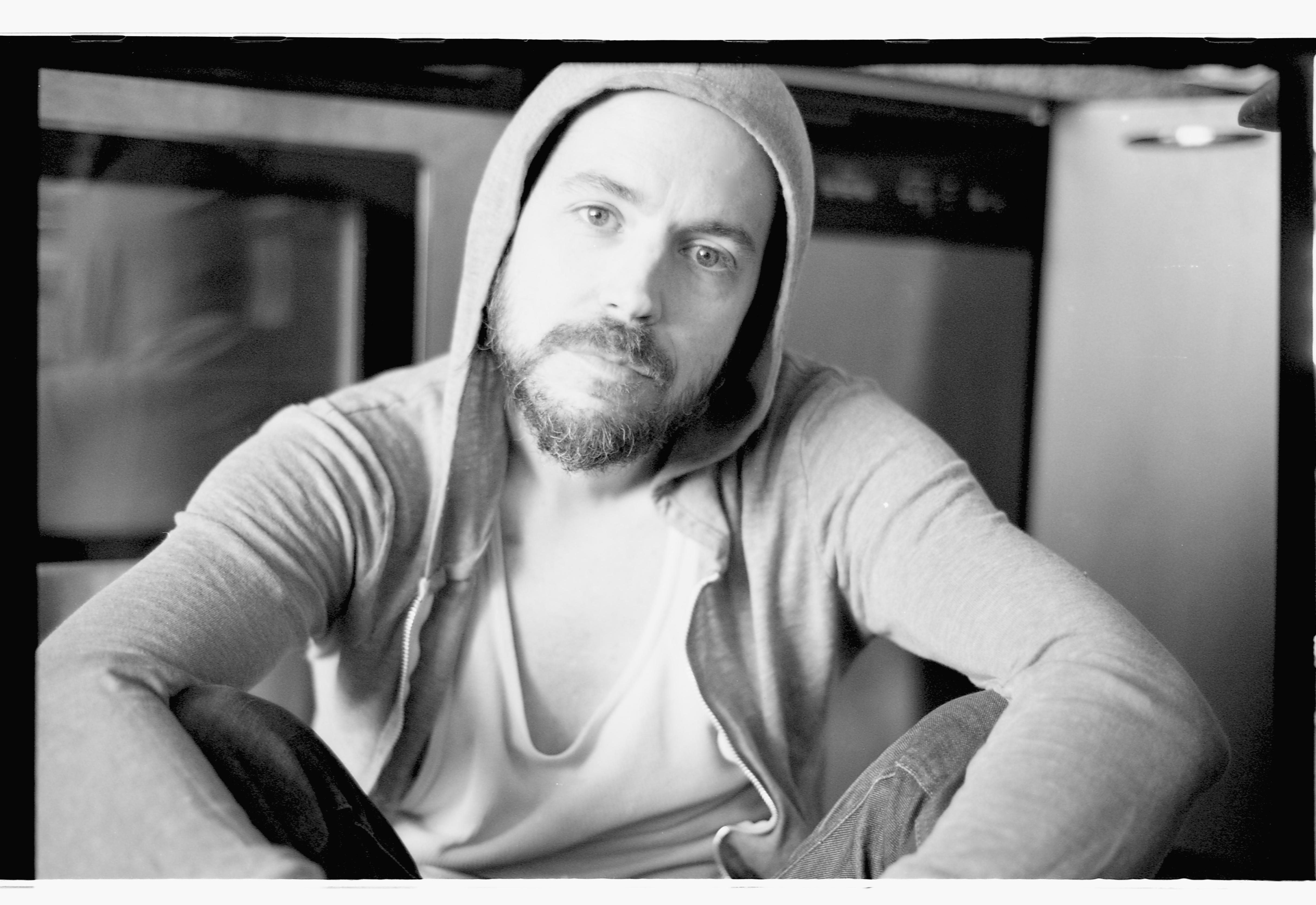 actor Lyon Smith large photo