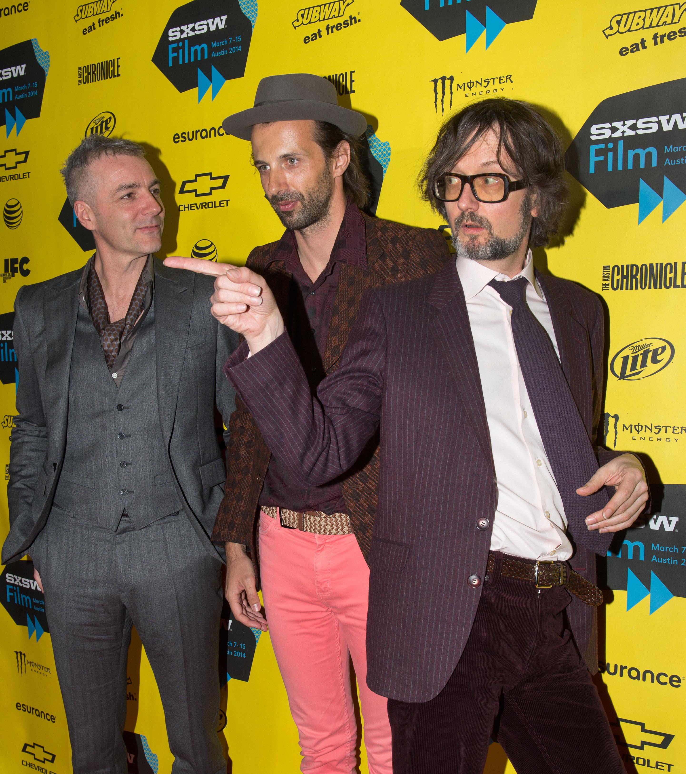 actor Steve Mackey large photo