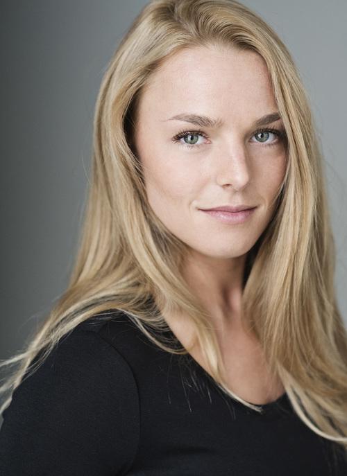 actor Zoe Barker large photo