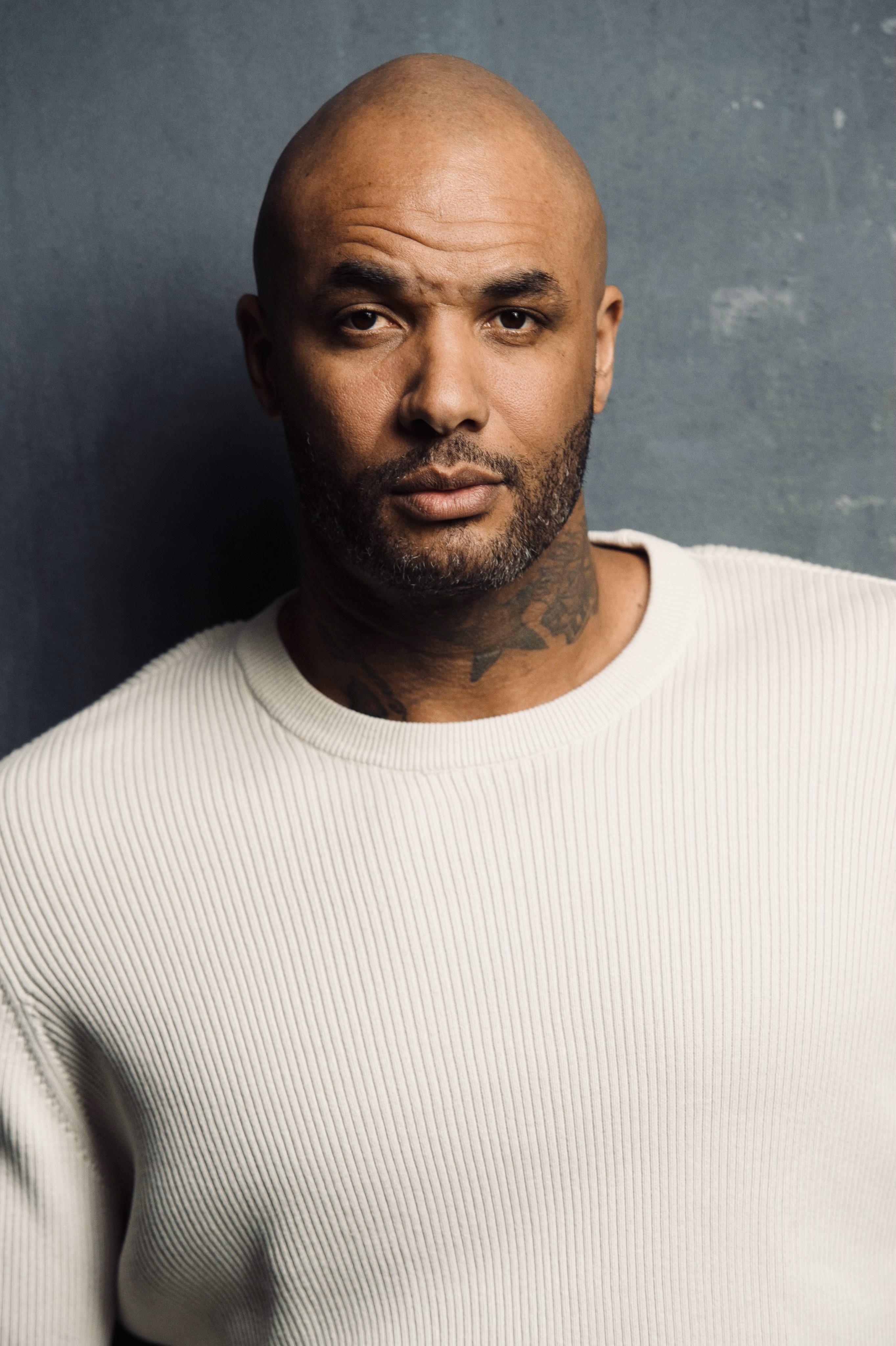 actor Julian Sensley large photo