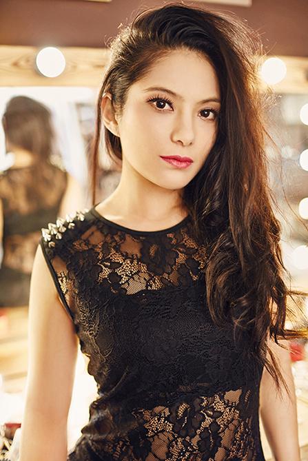 actor Nadia Hatta large photo