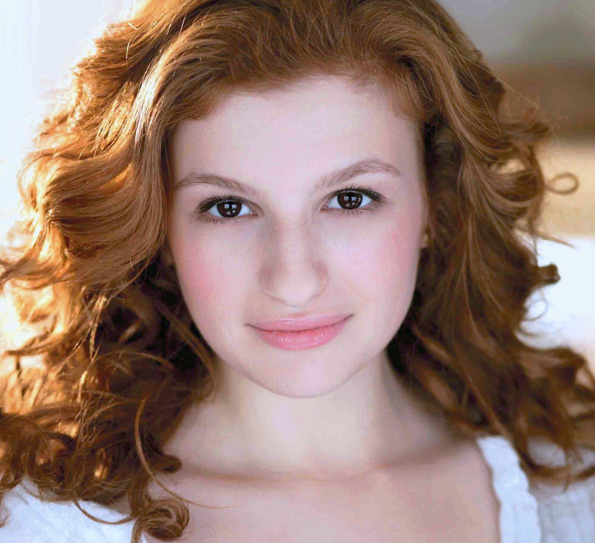 actor Arielle Haller-Silverstone large photo