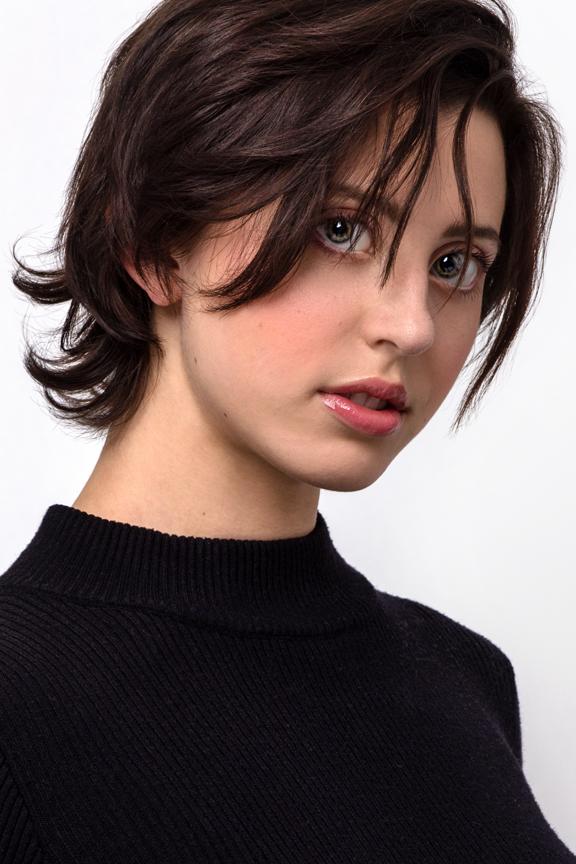 actor Emily Jones large photo