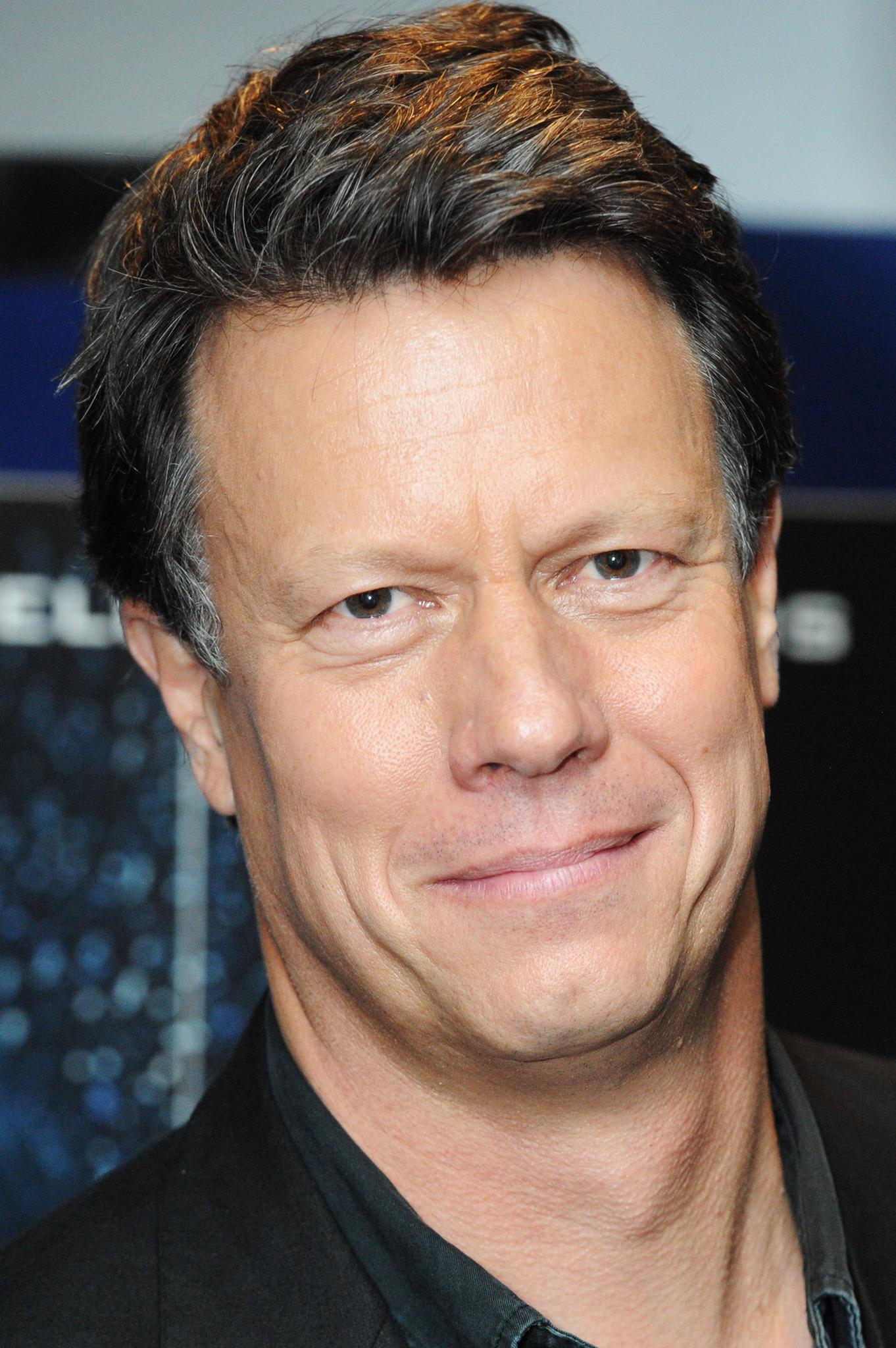 actor Gavin Hood large photo